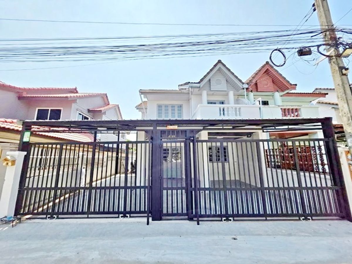 For RentHouseRattanathibet, Sanambinna : Ruamrudee International Temple, 5.7 km. 3 bedrooms, MRT, Sai Ma 600 m. Rent a 2 -story house, 50 sq.w., Tha It Market, 2.3 km .. 190 sq.m.