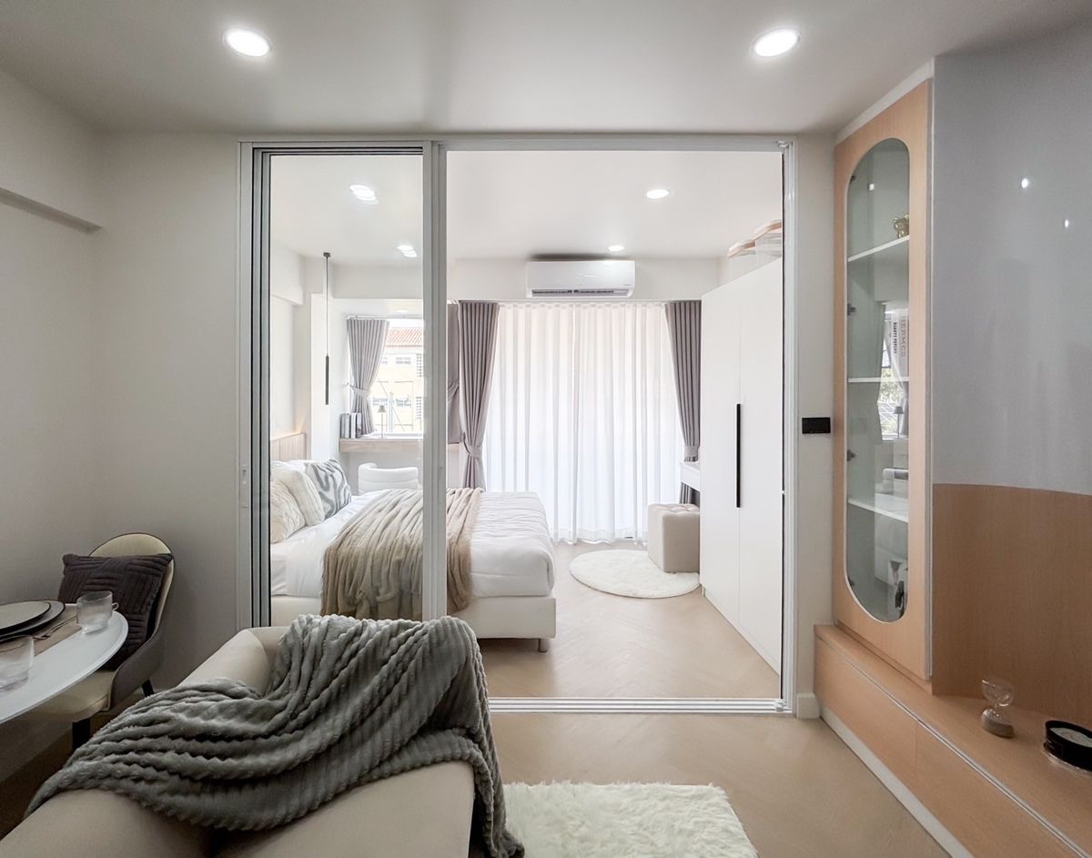 For SaleCondoChiang Mai : Condo after Chiang Mai University, only 300 meters, near Nimman Maya, Doi Suthep room The room barrier is proportional. Complete furniture