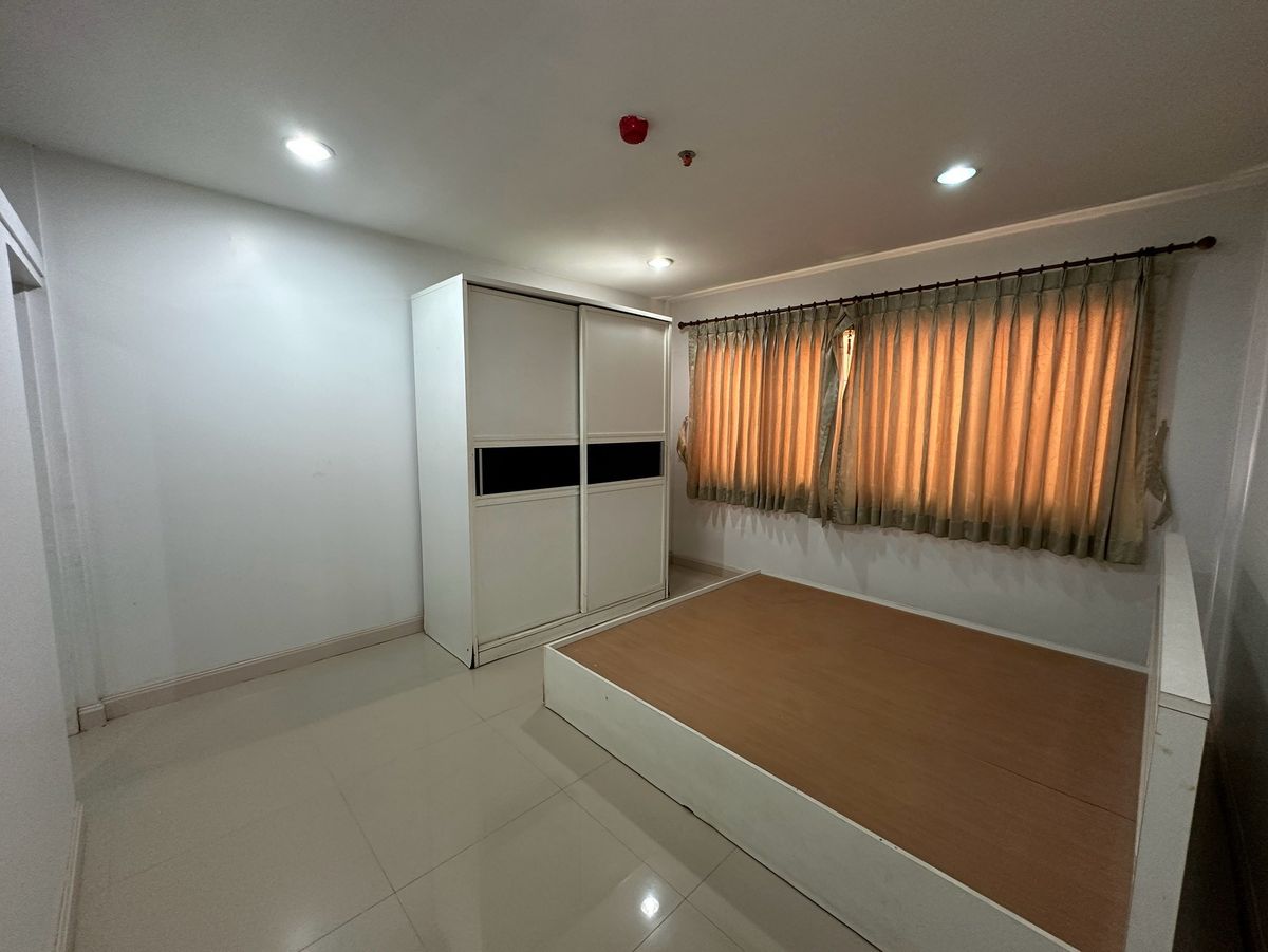 ขายอาคารพาณิชย์สีลม ศาลาแดง บางรัก : ขายอาคารพาณิชย์ 2 คูหา, 4 ชั้น, 26 ตร.วา, ศาลาแดง ซอย 1, ติด Central Park ทำเลศักยภาพ, ติด BTS ศาลาแดง และ MRT สีลม