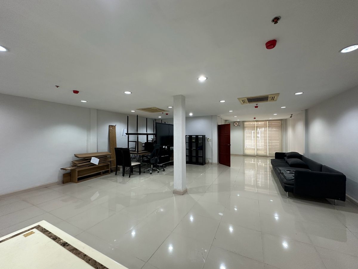 ขายอาคารพาณิชย์สีลม ศาลาแดง บางรัก : ขายอาคารพาณิชย์ 2 คูหา, 4 ชั้น, 26 ตร.วา, ศาลาแดง ซอย 1, ติด Central Park ทำเลศักยภาพ, ติด BTS ศาลาแดง และ MRT สีลม