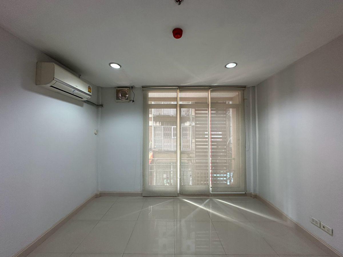 ขายอาคารพาณิชย์สีลม ศาลาแดง บางรัก : ขายอาคารพาณิชย์ 2 คูหา, 4 ชั้น, 26 ตร.วา, ศาลาแดง ซอย 1, ติด Central Park ทำเลศักยภาพ, ติด BTS ศาลาแดง และ MRT สีลม