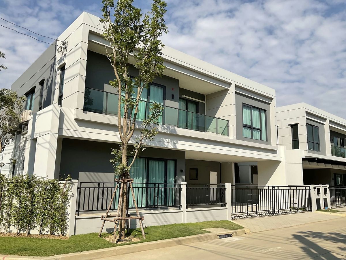 For RentHouseBangna, Bearing, Lasalle : Centro Bangna Village, Detached House & quot; British style & quot; Attached to Mega-Bangna, only 1 km-NT0002
