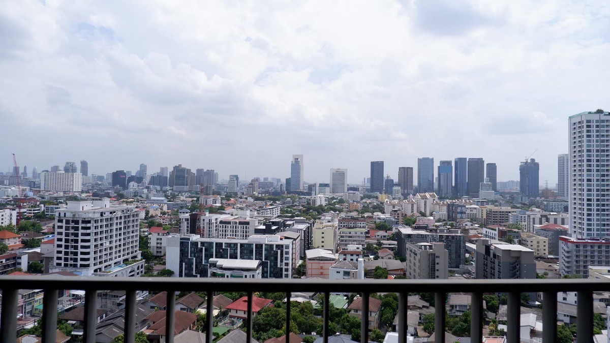 ขายคอนโดลาดพร้าว เซ็นทรัลลาดพร้าว : 🔥 ด่วน🔥 ขายขาดทุน ห้องมุมห้องนี้ถูกที่สุดแล้ว  ห้องสวย น่าอยู่มาก  Call 0619824959