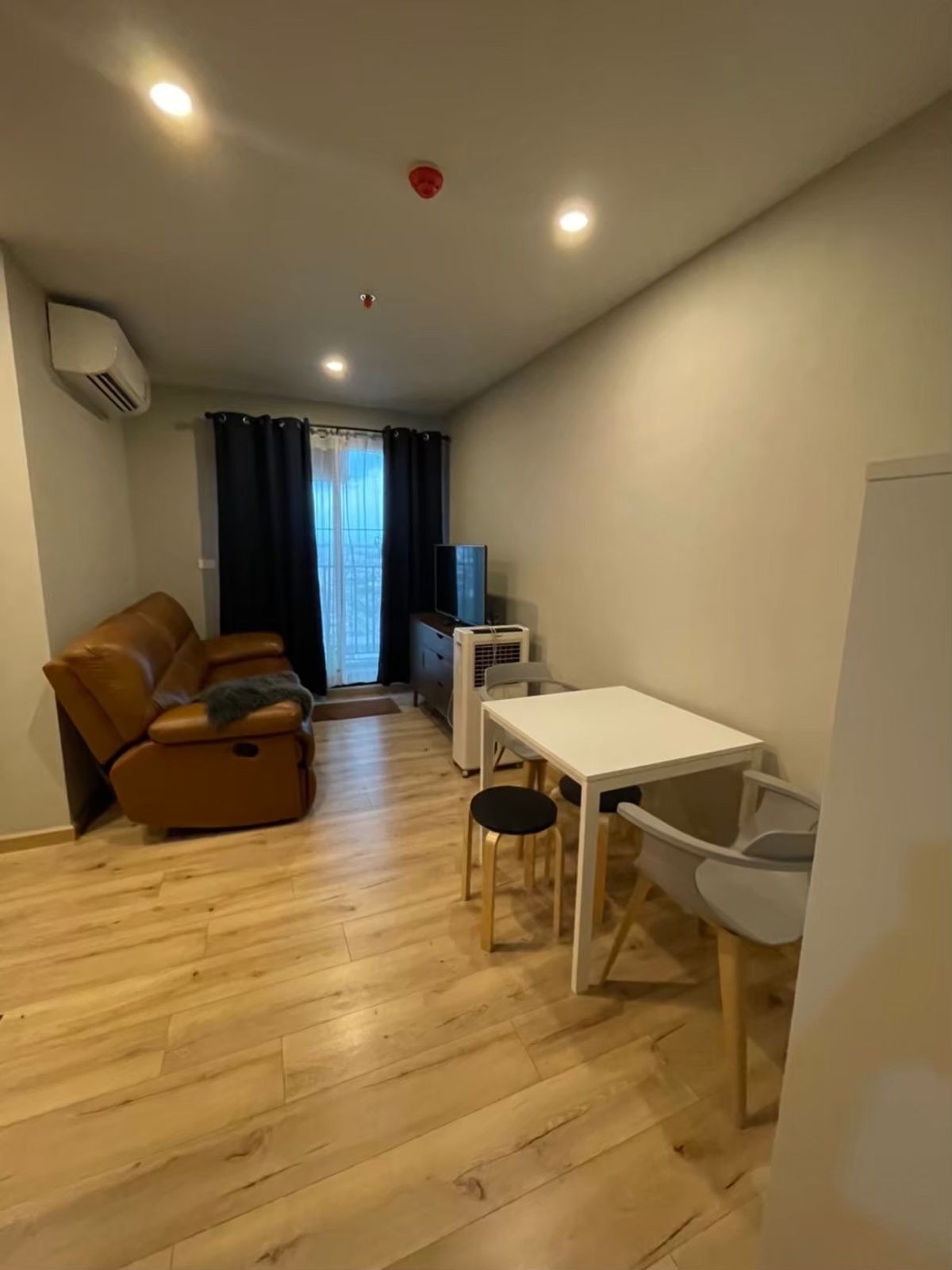 ให้เช่าคอนโดปิ่นเกล้า จรัญสนิทวงศ์ : !! ห้องสวย ให้เช่าคอนโด Brix Condominium ใกล้ MRT สิรินธร