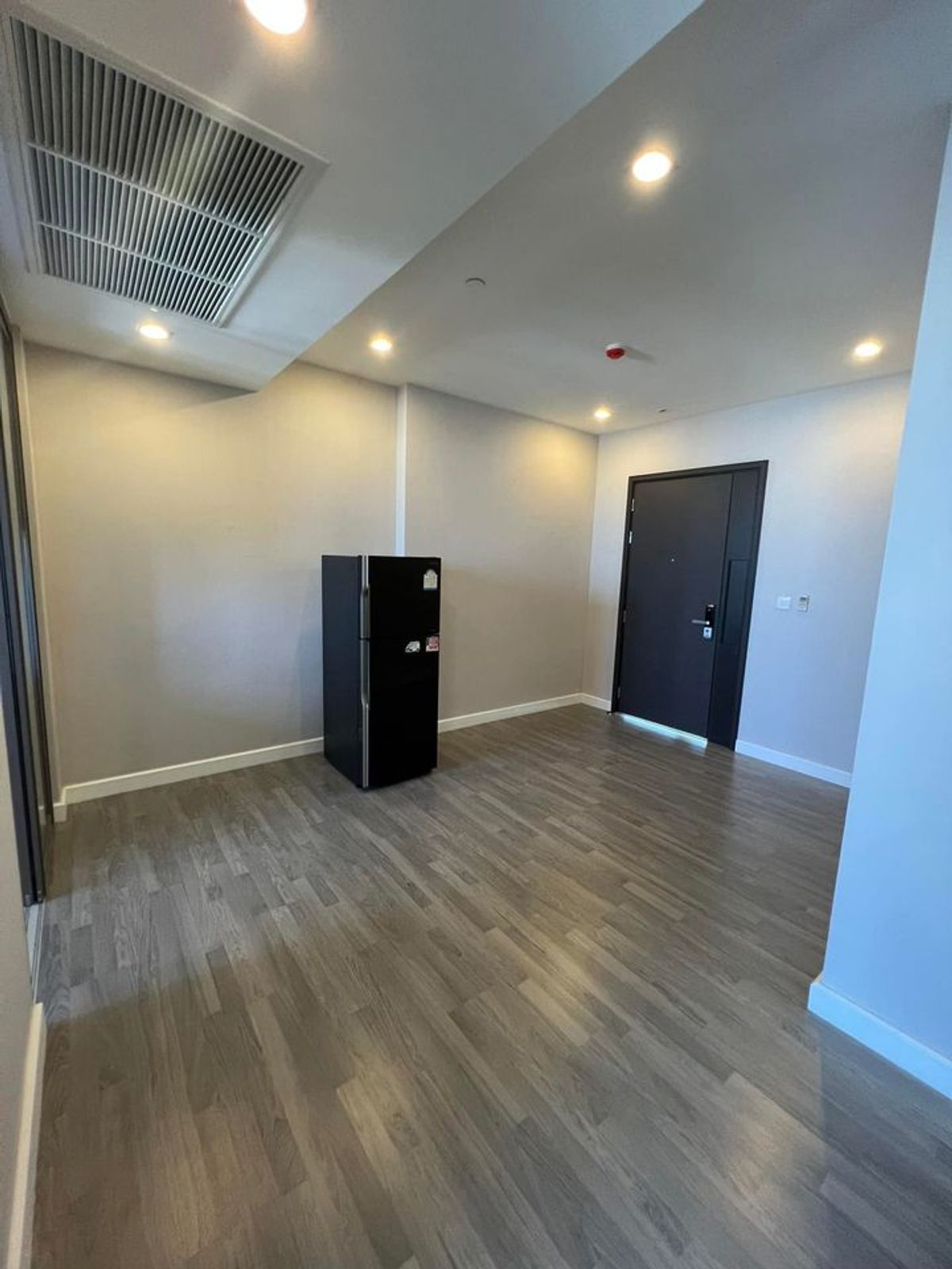 CondoSiam Paragon ,Chulalongkorn,Samyan : The Room Rama 4【𝐒𝐄𝐋𝐋 & 𝐑𝐄𝐍𝐓】🔥Room in good location, lots of space, built-in, near MRT Hua Lamphong 🔥 Contact Line ID: @hacondo