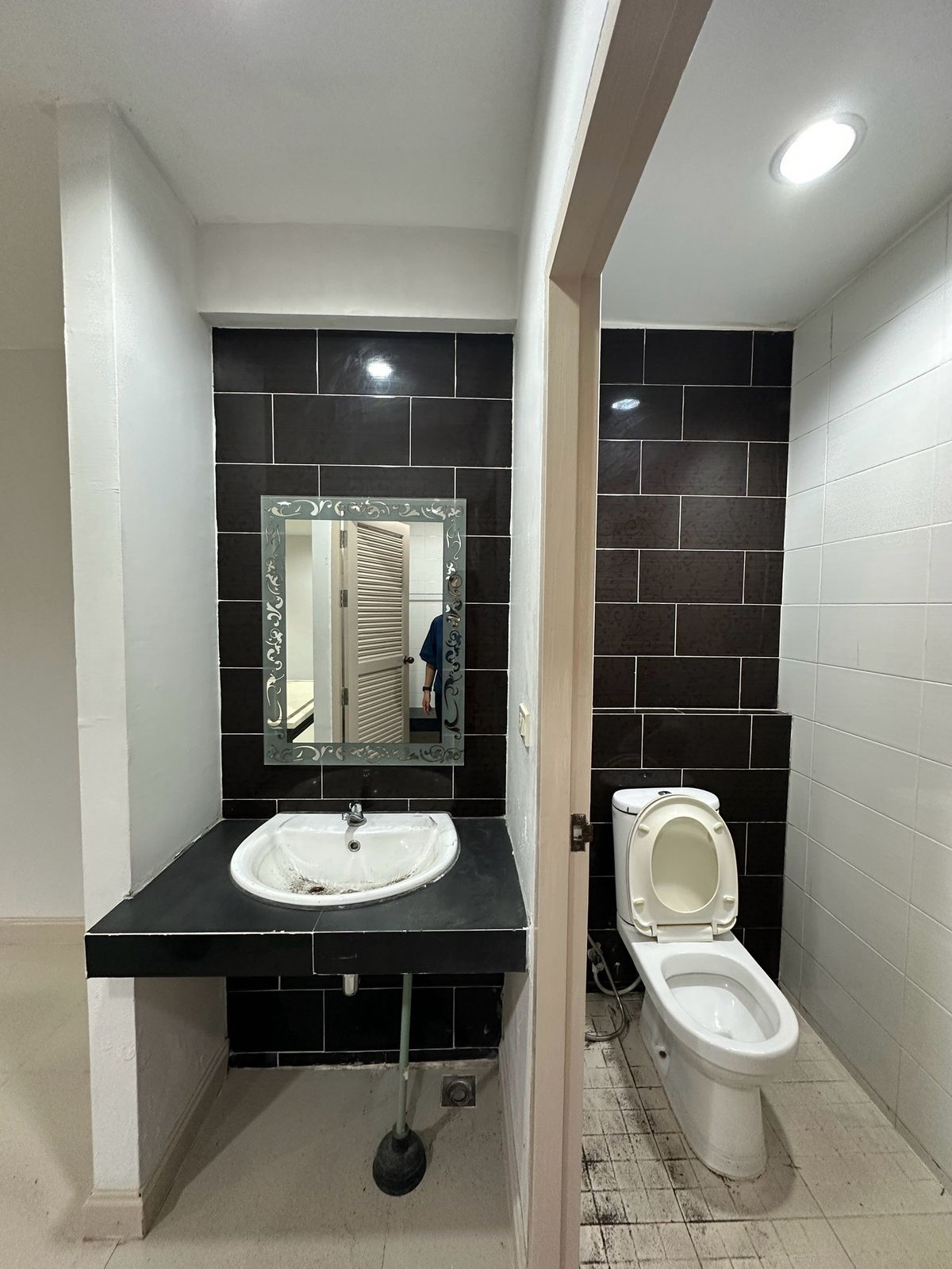 ขายอาคารพาณิชย์สีลม ศาลาแดง บางรัก : ขายอาคารพาณิชย์ 2 คูหา, 4 ชั้น, 26 ตร.วา, ศาลาแดง ซอย 1, ติด Central Park ทำเลศักยภาพ, ติด BTS ศาลาแดง และ MRT สีลม