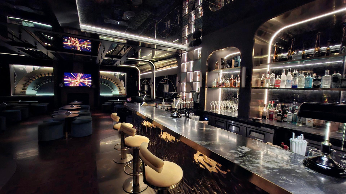 For LeaseholdRetail SpaceSukhumvit, Asoke, Thonglor : 🔥 Turn-Key Bar / Lounge for Takeover in Sukhumvit 39 — Fully Equipped, Ready to Operate
Rare opportunity to acquire a fully fitted bar / lounge / nightlife venue in one of Bangkok’s most active business and lifestyle districts.