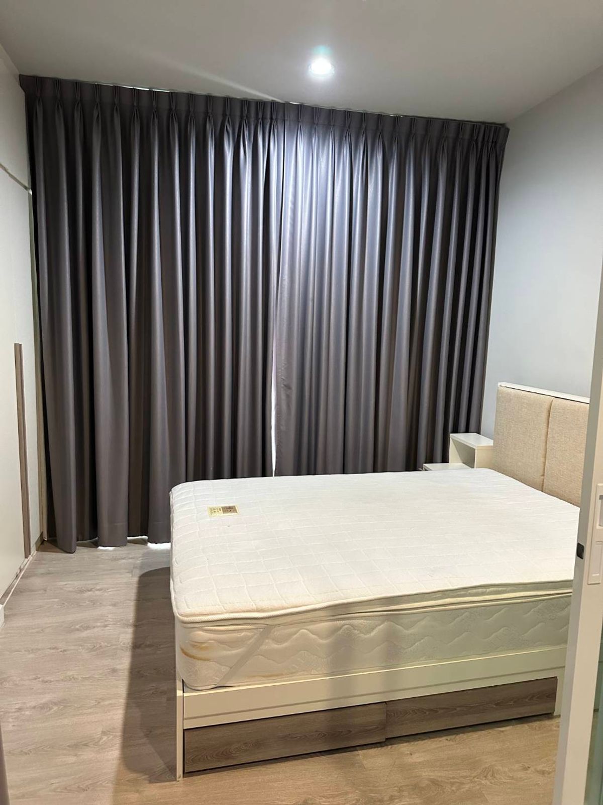 For RentCondoPhutthamonthon, Salaya : Condo with furniture and complete electrical appliances Good location near Mahidol University Salaya College of Dramatic Arts Makro Salaya Central Salaya Department Store