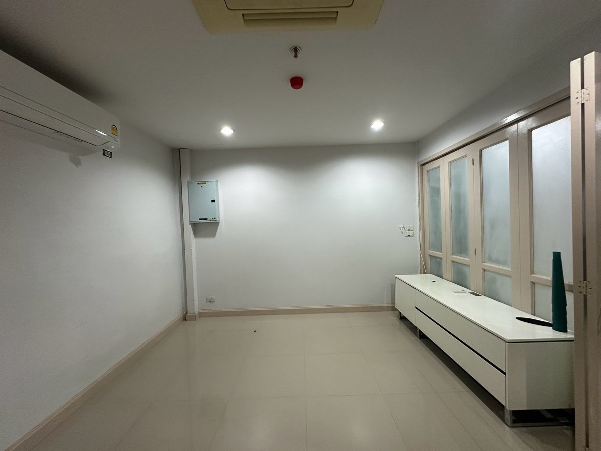 ขายอาคารพาณิชย์สีลม ศาลาแดง บางรัก : ขายอาคารพาณิชย์ 2 คูหา, 4 ชั้น, 26 ตร.วา, ศาลาแดง ซอย 1, ติด Central Park ทำเลศักยภาพ, ติด BTS ศาลาแดง และ MRT สีลม