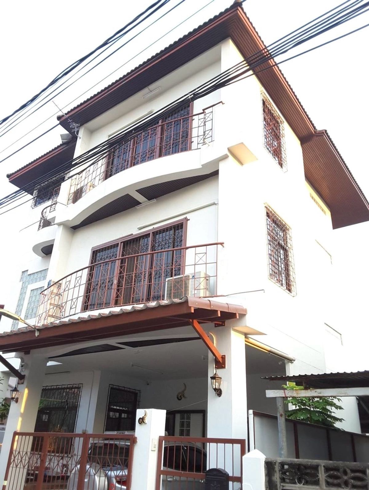 ขายบ้านอ่อนนุช อุดมสุข : บ้านเดี่ยว 3 ชั้น ซอยสุขุมวิท 101/1 เนื้อที่ 40 ตารางวา 5 ห้องนอน แขวงบางนา เขตพระโขนง กรุงเทพมหานคร