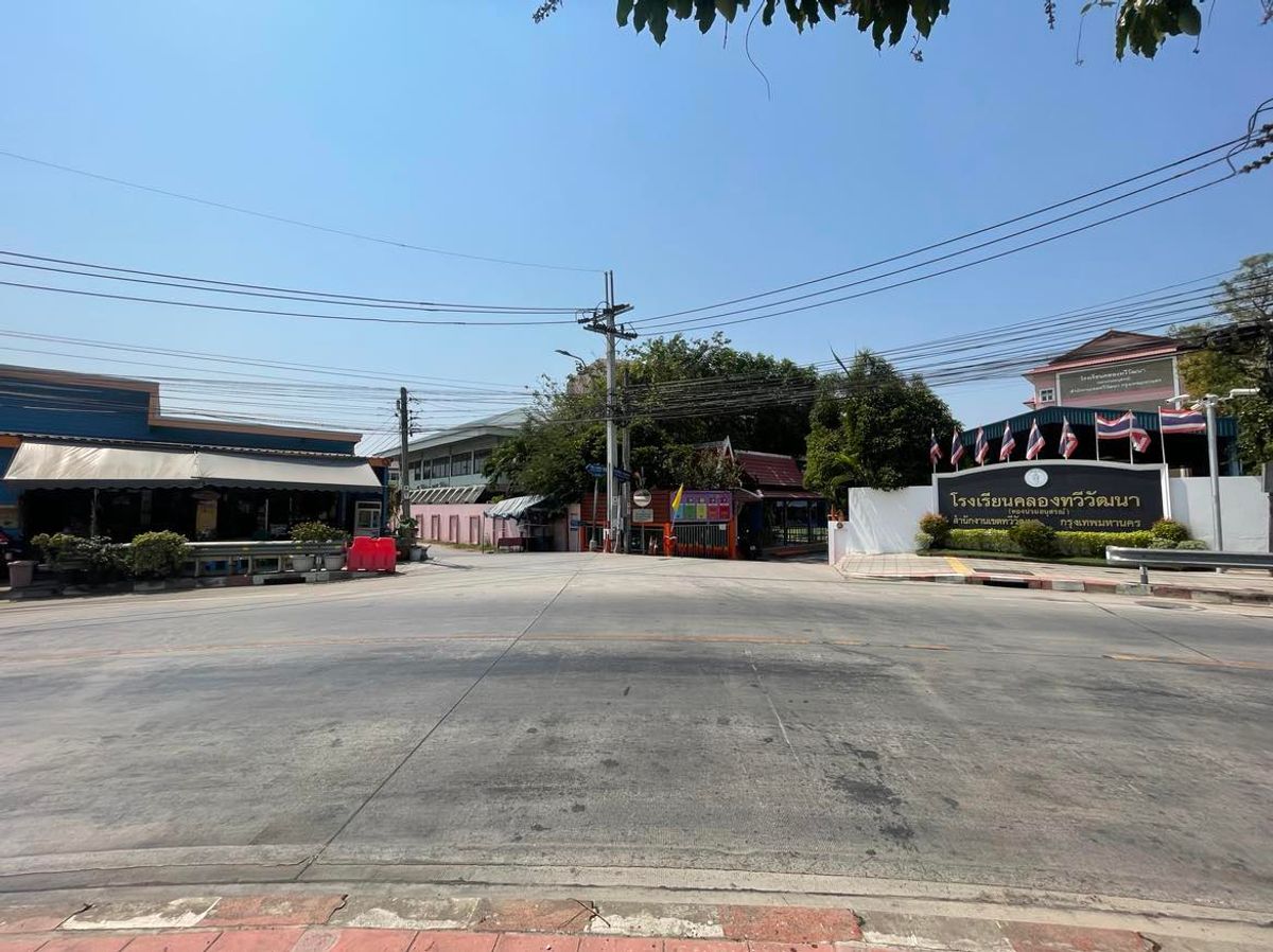 ขายที่ดินพุทธมณฑล ศาลายา : ขายที่ดินเปล่า  7 ไร่ 1 งาน 6  ตารางวา  ซ.ทวีวัฒนา-กาญจนาภิเษก35  ใกล้โรงเรียนคลองทวีวัฒนา  แขวงทวีวัฒนา   เขตทวีวัฒนา  กรุงเทพ10170