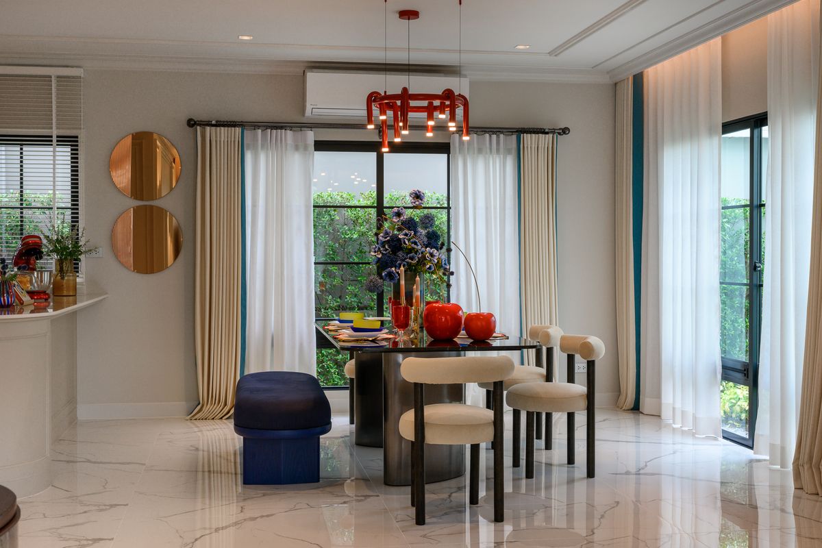 For SaleHouseLadkrabang, Suwannaphum Airport : Setthasiri Bangna Suvarnabhumi 4 bedrooms, 4 bathrooms. Type: Victory. Interested call 064-3245192 (Fen).