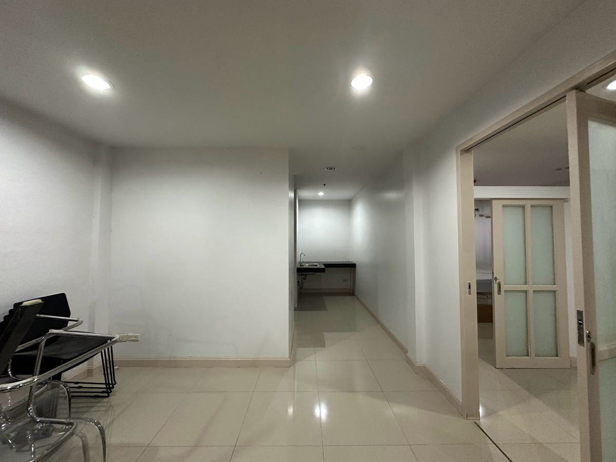 ขายอาคารพาณิชย์สีลม ศาลาแดง บางรัก : ขายอาคารพาณิชย์ 2 คูหา, 4 ชั้น, 26 ตร.วา, ศาลาแดง ซอย 1, ติด Central Park ทำเลศักยภาพ, ติด BTS ศาลาแดง และ MRT สีลม