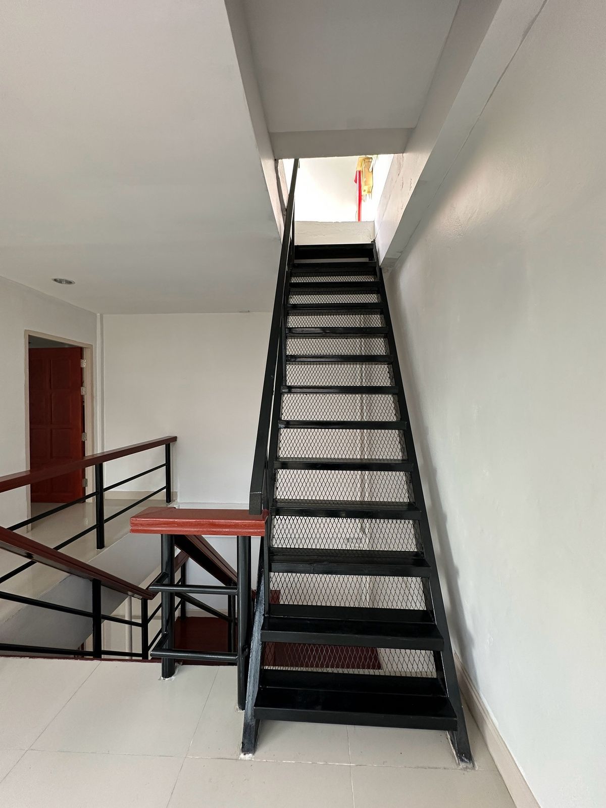 ขายอาคารพาณิชย์สีลม ศาลาแดง บางรัก : ขายอาคารพาณิชย์ 2 คูหา, 4 ชั้น, 26 ตร.วา, ศาลาแดง ซอย 1, ติด Central Park ทำเลศักยภาพ, ติด BTS ศาลาแดง และ MRT สีลม