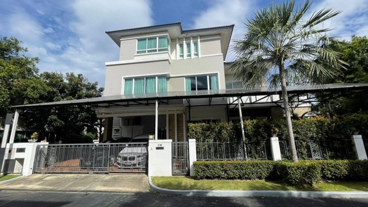 For RentHouseMin Buri, Romklao : Rent a 3 -story detached house, Grand Bangkok Boulevard, Rama 9, 103 sq.whi, 5 bedrooms, 6 water is the back of the rim.