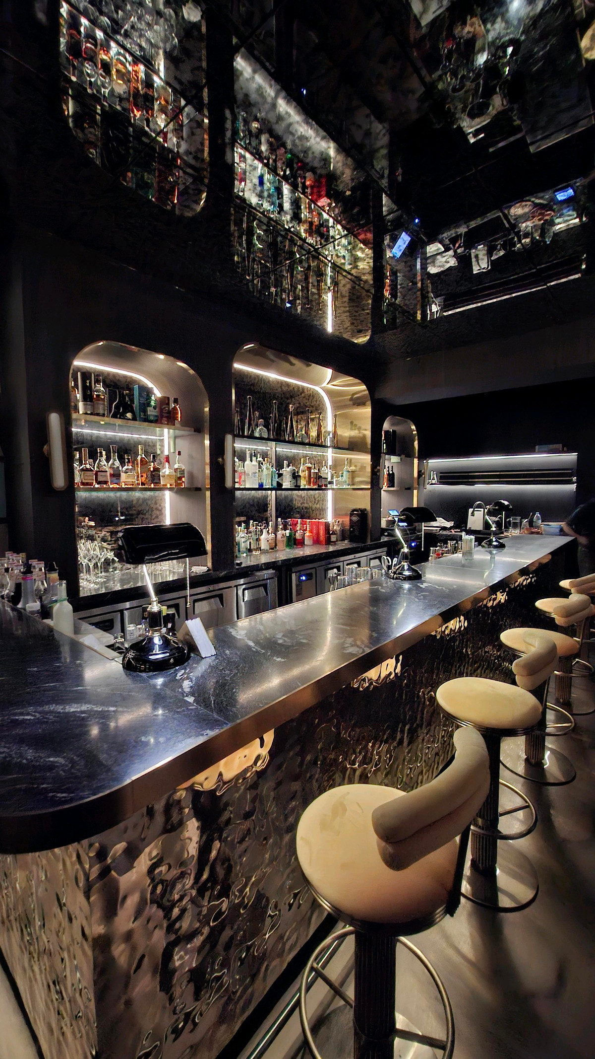 เซ้งร้านค้า/ตลาดนัดสุขุมวิท อโศก ทองหล่อ : 🔥 เซ้งบาร์ / เล้าจ์ พร้อมเปิด ใจกลางสุขุมวิท 39 — อุปกรณ์ครบ ลงทุนครั้งเดียวจบ