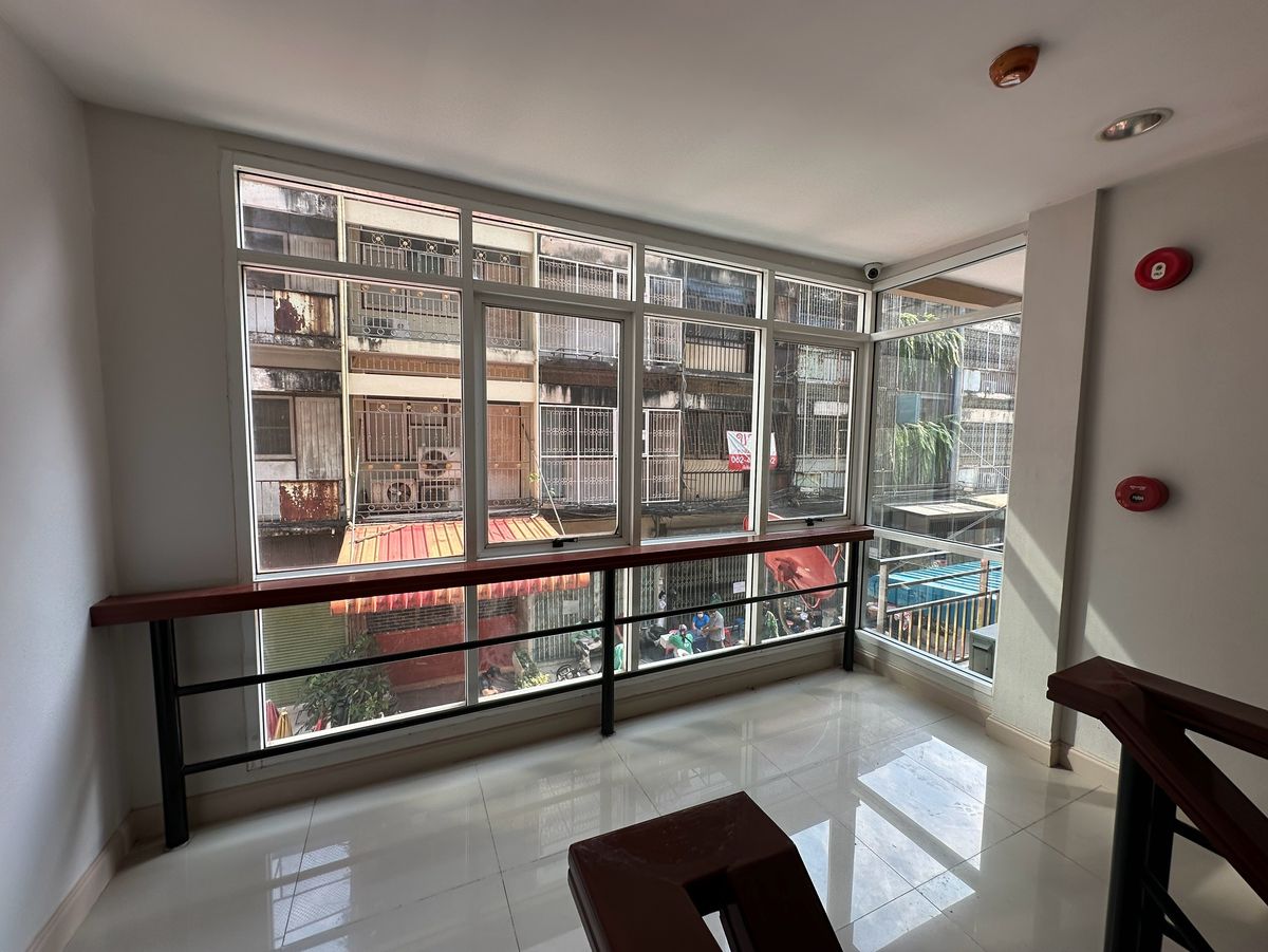 ขายอาคารพาณิชย์สีลม ศาลาแดง บางรัก : ขายอาคารพาณิชย์ 2 คูหา, 4 ชั้น, 26 ตร.วา, ศาลาแดง ซอย 1, ติด Central Park ทำเลศักยภาพ, ติด BTS ศาลาแดง และ MRT สีลม