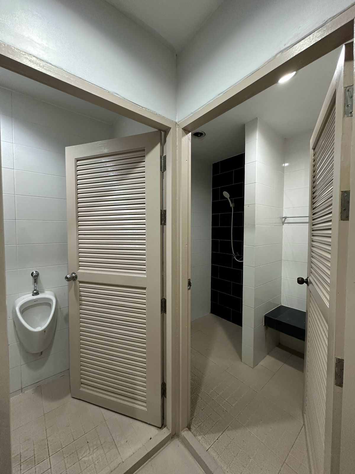 ขายอาคารพาณิชย์สีลม ศาลาแดง บางรัก : ขายอาคารพาณิชย์ 2 คูหา, 4 ชั้น, 26 ตร.วา, ศาลาแดง ซอย 1, ติด Central Park ทำเลศักยภาพ, ติด BTS ศาลาแดง และ MRT สีลม