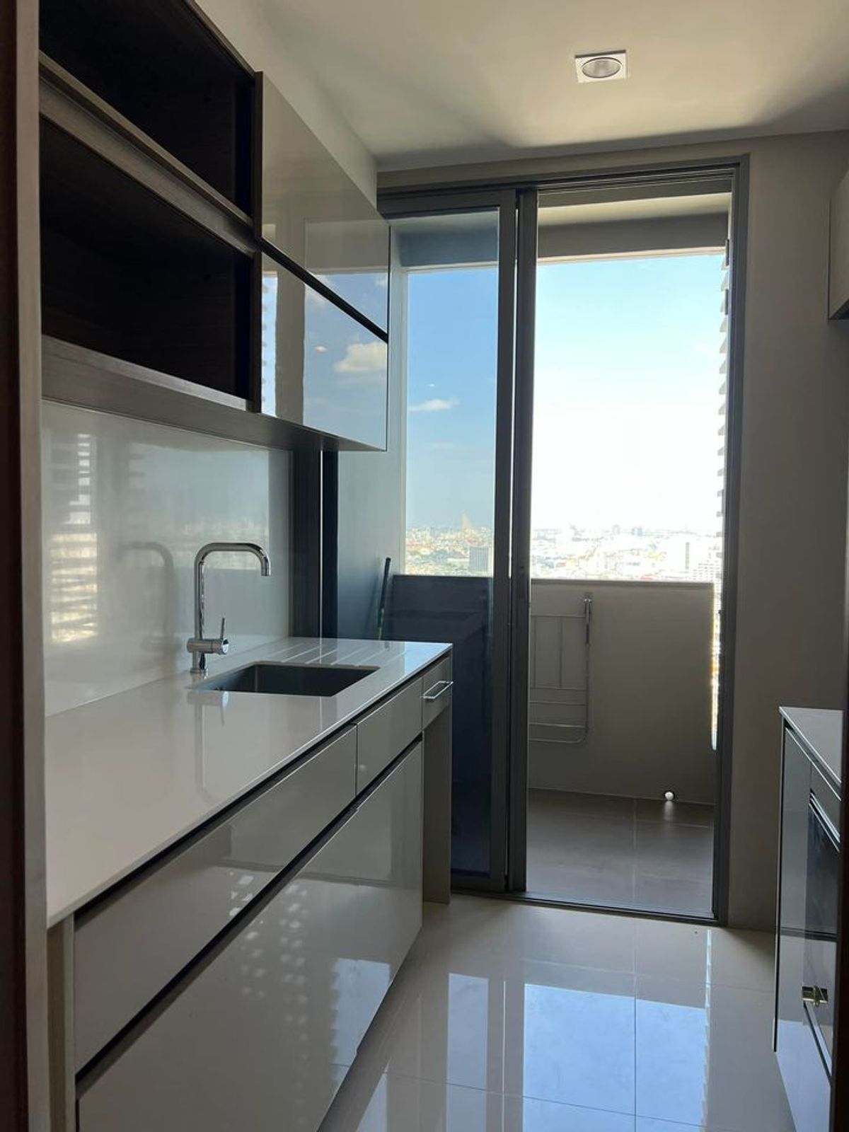 CondoSiam Paragon ,Chulalongkorn,Samyan : The Room Rama 4【𝐒𝐄𝐋𝐋 & 𝐑𝐄𝐍𝐓】🔥Room in good location, lots of space, built-in, near MRT Hua Lamphong 🔥 Contact Line ID: @hacondo