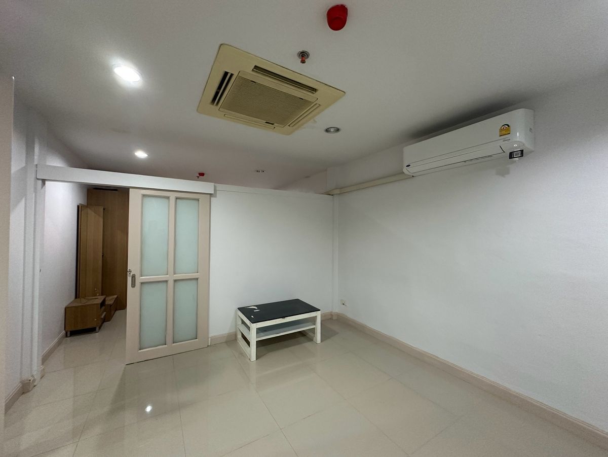 ขายอาคารพาณิชย์สีลม ศาลาแดง บางรัก : ขายอาคารพาณิชย์ 2 คูหา, 4 ชั้น, 26 ตร.วา, ศาลาแดง ซอย 1, ติด Central Park ทำเลศักยภาพ, ติด BTS ศาลาแดง และ MRT สีลม