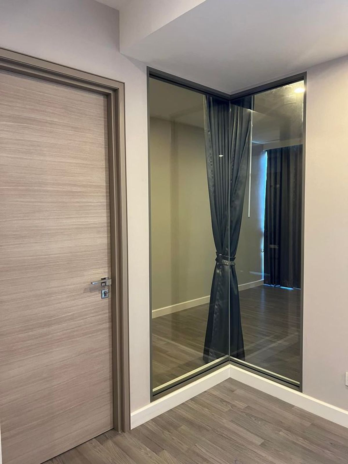 CondoSiam Paragon ,Chulalongkorn,Samyan : The Room Rama 4【𝐒𝐄𝐋𝐋 & 𝐑𝐄𝐍𝐓】🔥Room in good location, lots of space, built-in, near MRT Hua Lamphong 🔥 Contact Line ID: @hacondo