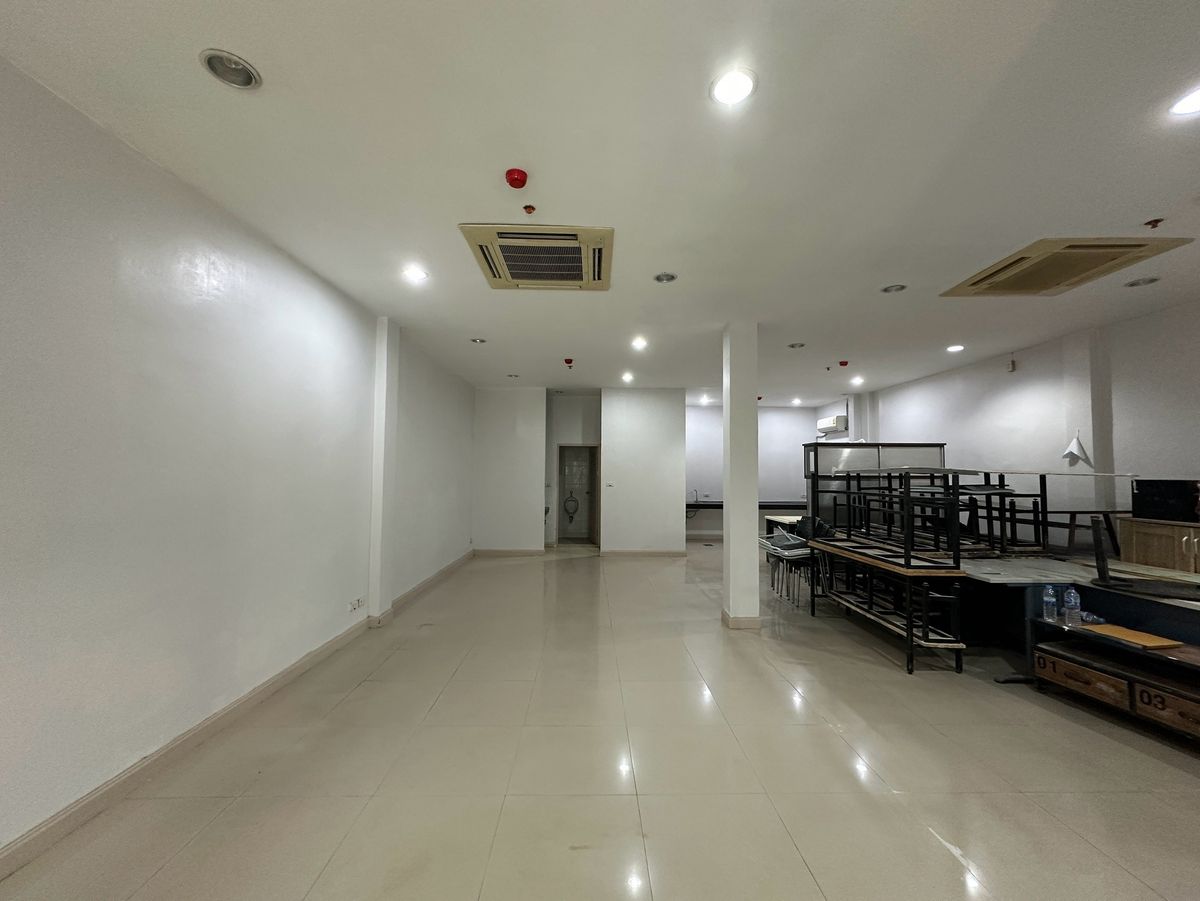 ขายอาคารพาณิชย์สีลม ศาลาแดง บางรัก : ขายอาคารพาณิชย์ 2 คูหา, 4 ชั้น, 26 ตร.วา, ศาลาแดง ซอย 1, ติด Central Park ทำเลศักยภาพ, ติด BTS ศาลาแดง และ MRT สีลม