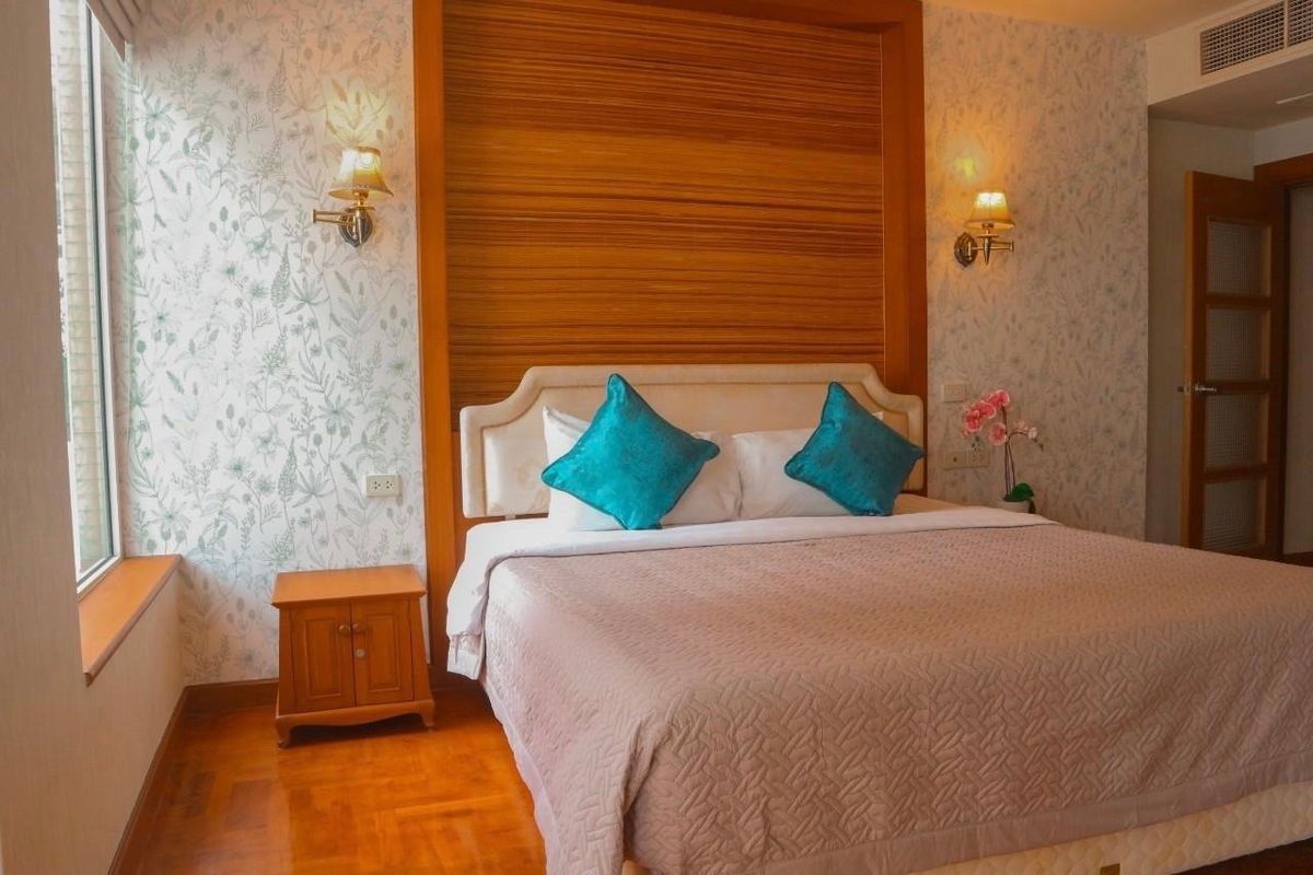 ให้เช่าคอนโดวิทยุ ชิดลม หลังสวน : Langsuan Ville for Rent 70K 160 sq.m. 2bed 2bath *with Parking1 (Tel 096-2948999) 