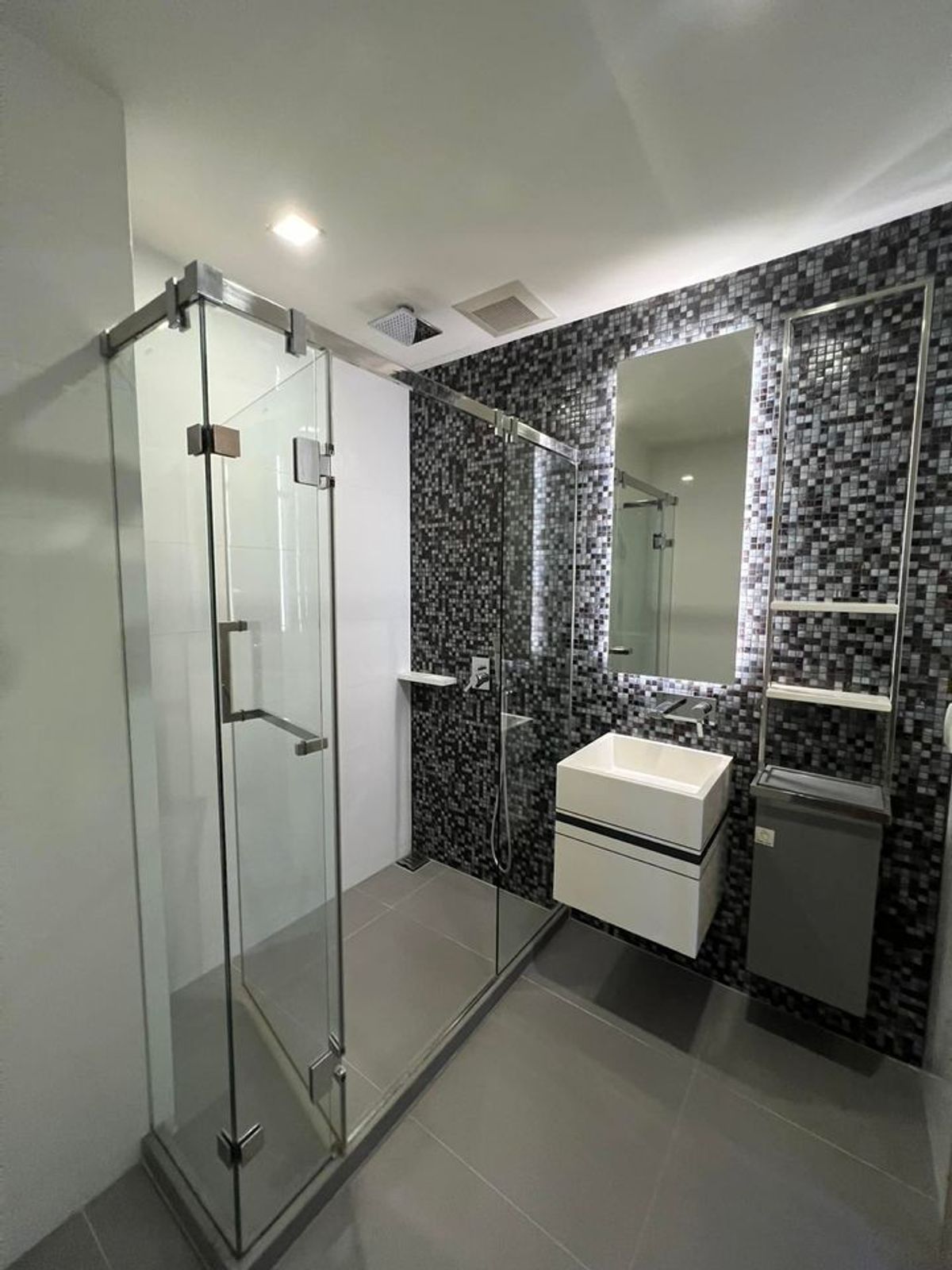 CondoSiam Paragon ,Chulalongkorn,Samyan : The Room Rama 4【𝐒𝐄𝐋𝐋 & 𝐑𝐄𝐍𝐓】🔥Room in good location, lots of space, built-in, near MRT Hua Lamphong 🔥 Contact Line ID: @hacondo