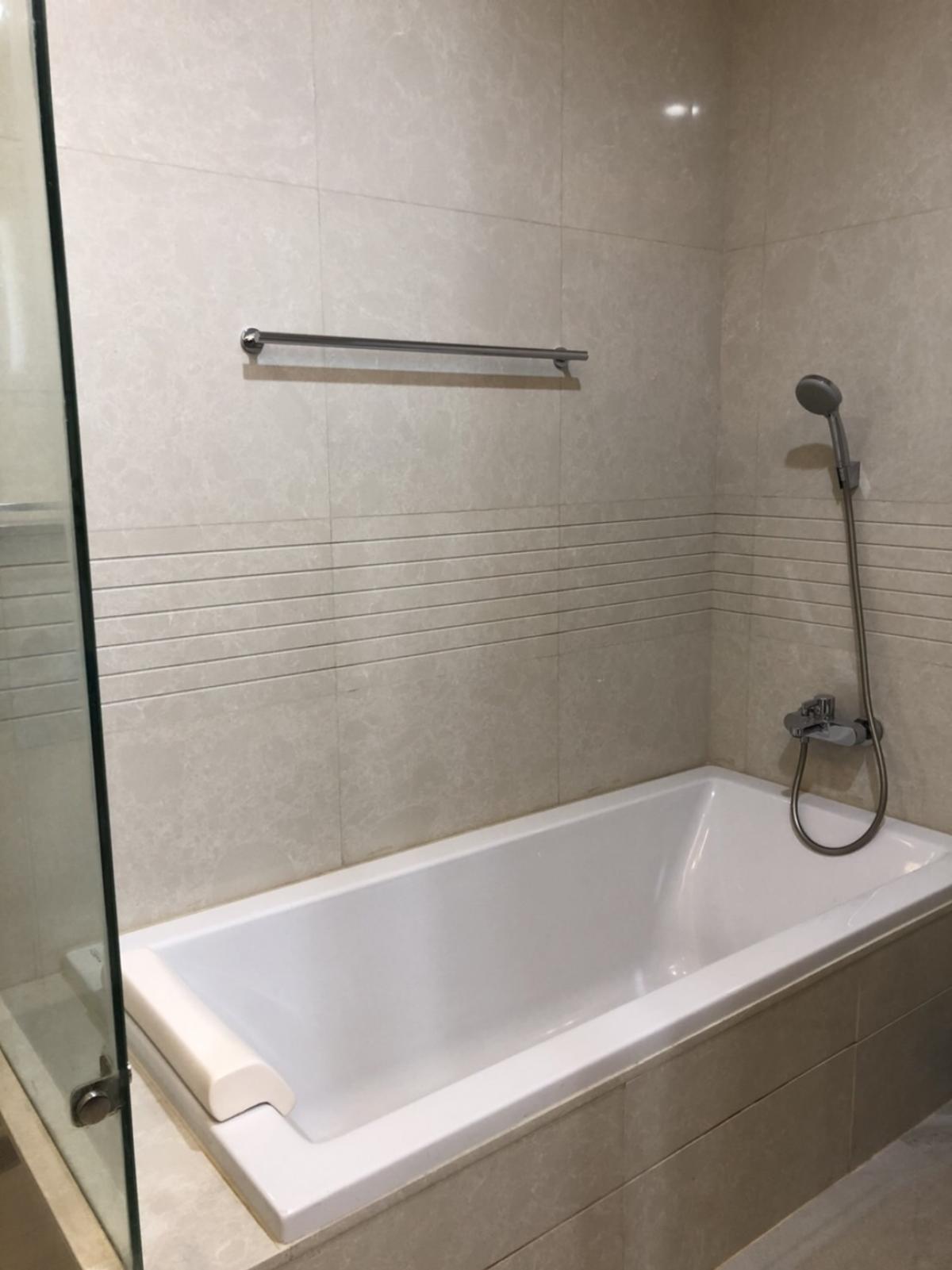 For RentCondoWitthayu, Chidlom, Langsuan, Ploenchit : Luxury condo 2 bedrooms in the Chidlom area, near BTS ChulalongkornRent 60,000 baht/month with complete amenities!