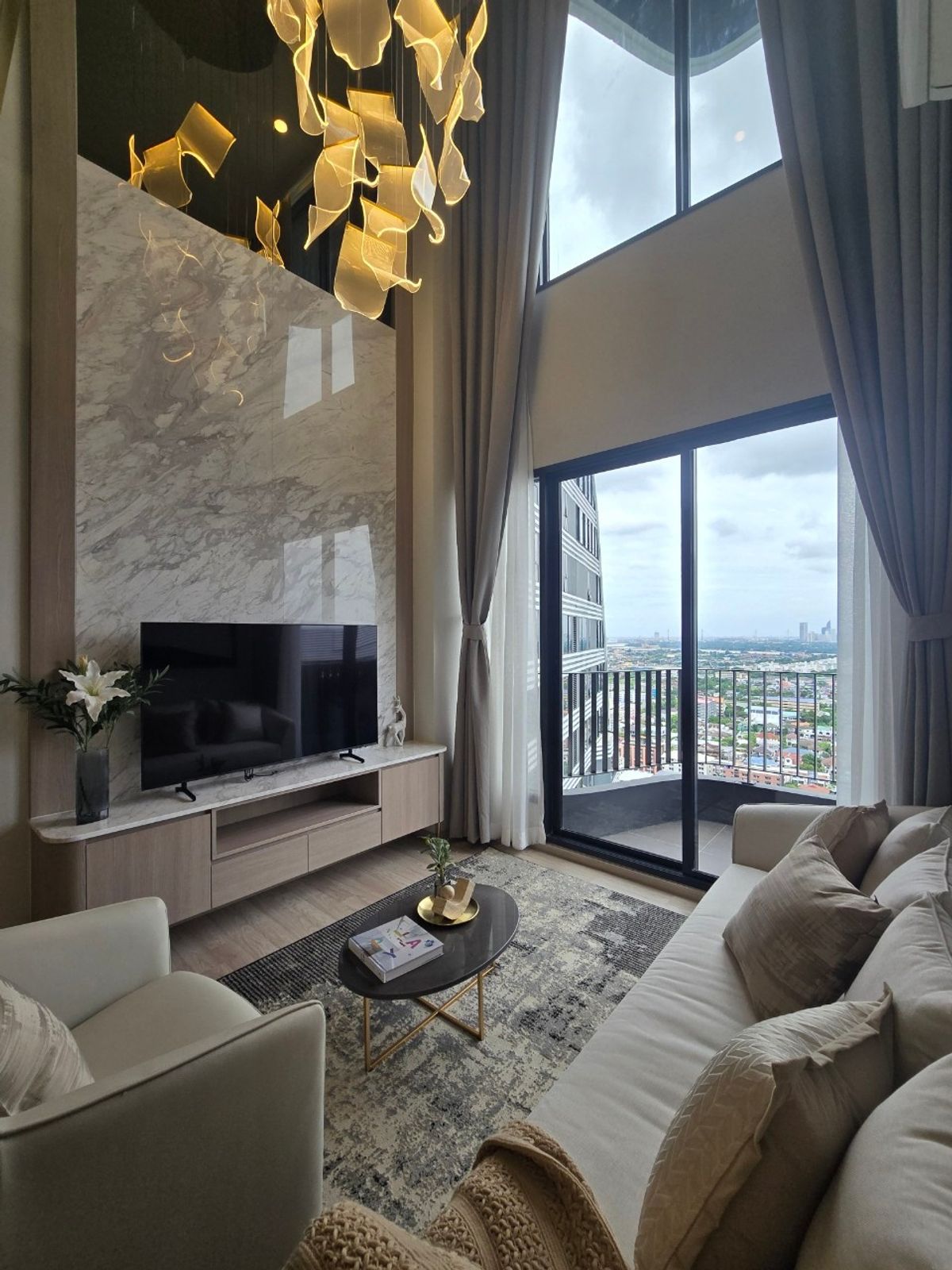 ขายคอนโดบางนา แบริ่ง ลาซาล : โปรปิดตึก Ideo mobi suk. Eastpoint Duplex 50.63sq.m. (พร้อมตกแต่งครบ) ontop ส่วนกลาง 5 ปี เพียง 5.59mb. โทร 0957615782