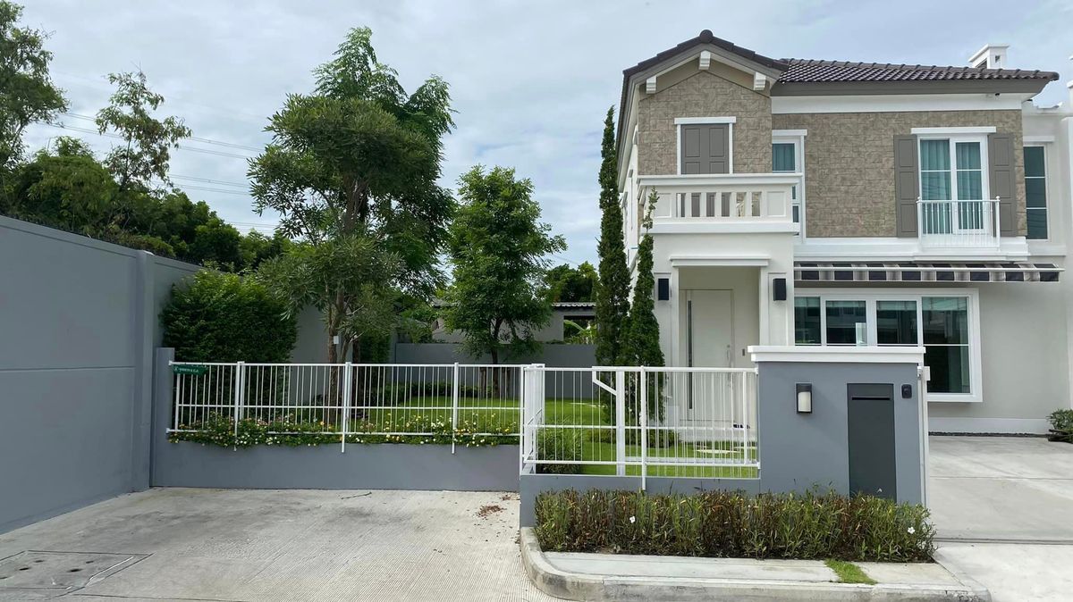 For RentHouseBangna, Bearing, Lasalle : 2 storey detached house, corner room with beautiful decorative furniture for rent in Bang Na-Ramkhamhaeng 2 area near Mega Bangna