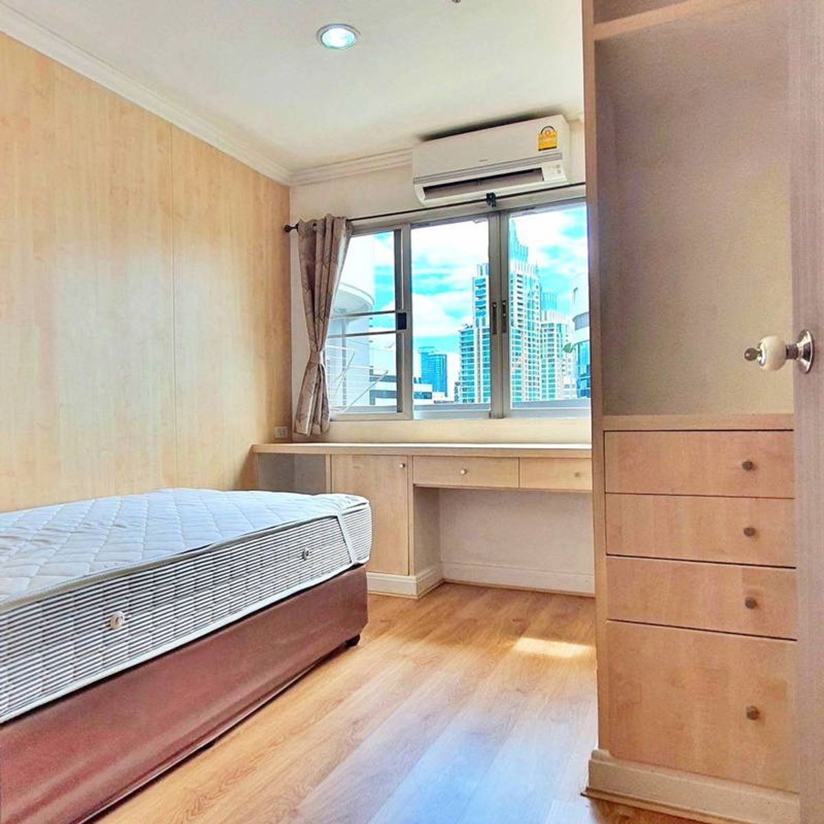 ให้เช่าคอนโดวิทยุ ชิดลม หลังสวน : Wittayu Complex 60 sq.m.	 Please add LINE ID @806qphgn o8415o5483