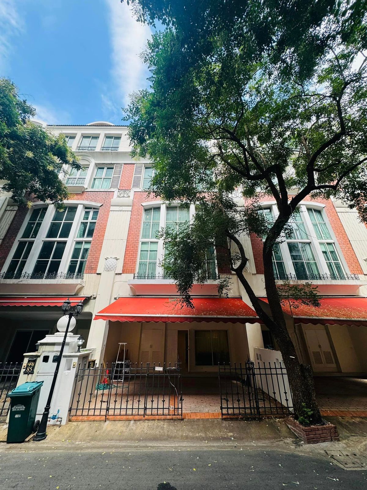 For RentTownhomeSukhumvit, Asoke, Thonglor : For Rent Townhouse Moo Bann Klang Krung Thonglor, Sukhumvit55