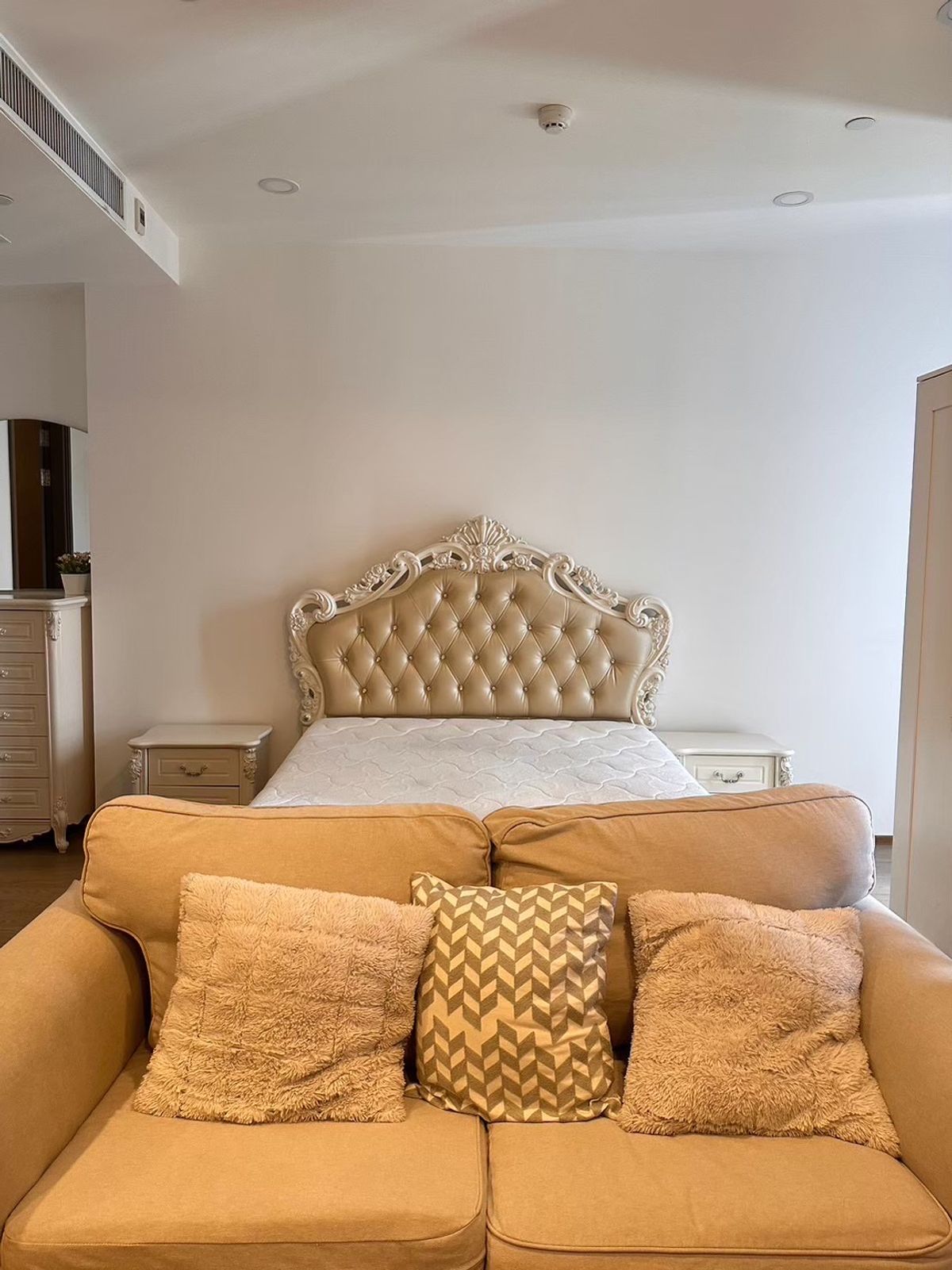 ให้เช่าคอนโดสยาม จุฬา สามย่าน : For Rent!! Ashton Chula - SilomRent Price!! 23,000฿ per month❤️‍🔥1 Bedroom size 34.5 sq.m. Contract Aomam (agent) Tel./Line id : 0955871692 WhatsApp : +66 95 587 1692