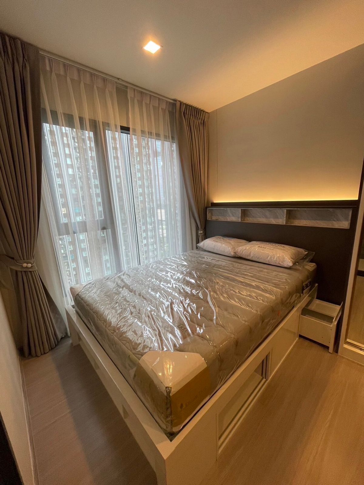 For RentCondoRama9, Petchburi, RCA : For Rent Life Asoke Hype ✨17K Ready to Move