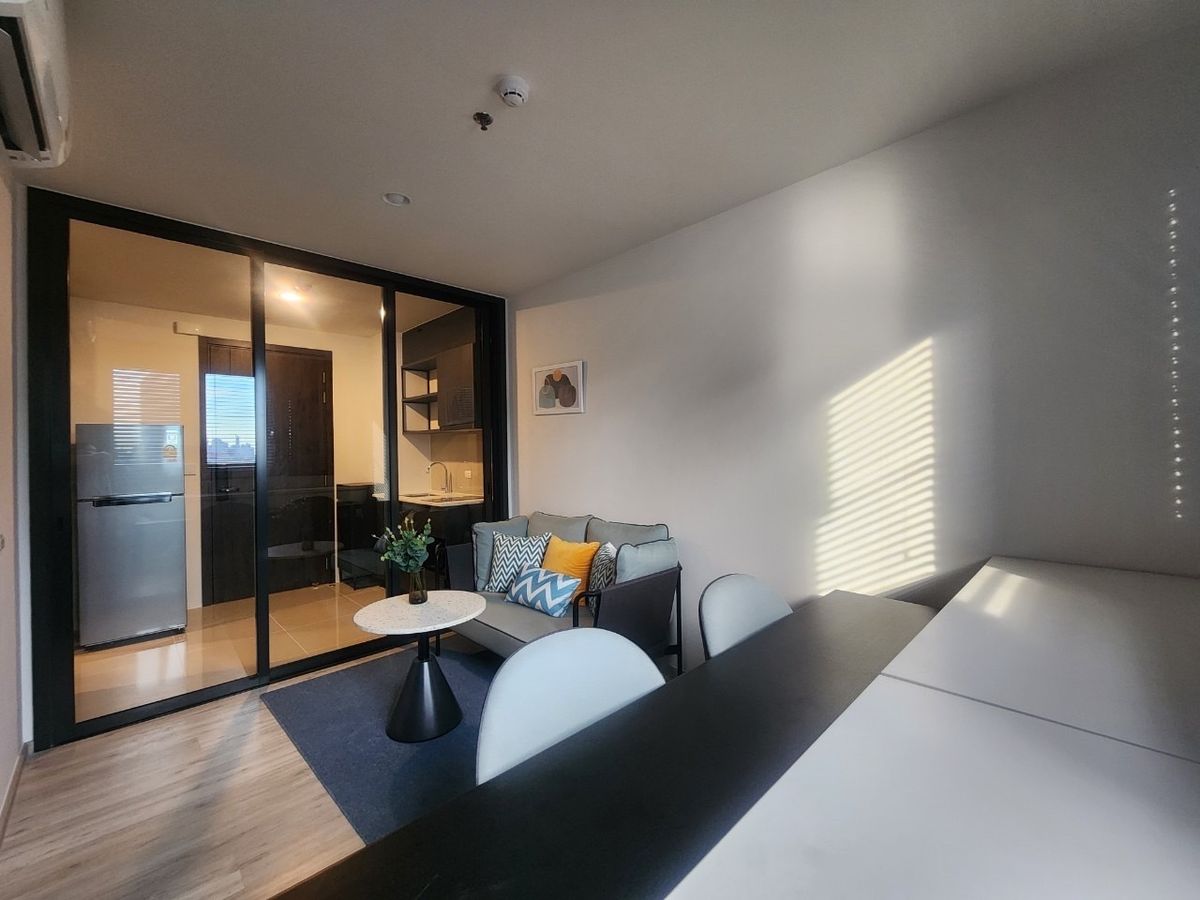 For RentCondoRatchadapisek, Huaikwang, Suttisan : XT Huaikhwang, beautiful room, 1 🛌 1 🛁 35 sq.m., MRT Huai Khwang 📲 095-9299924 (K. Benz)