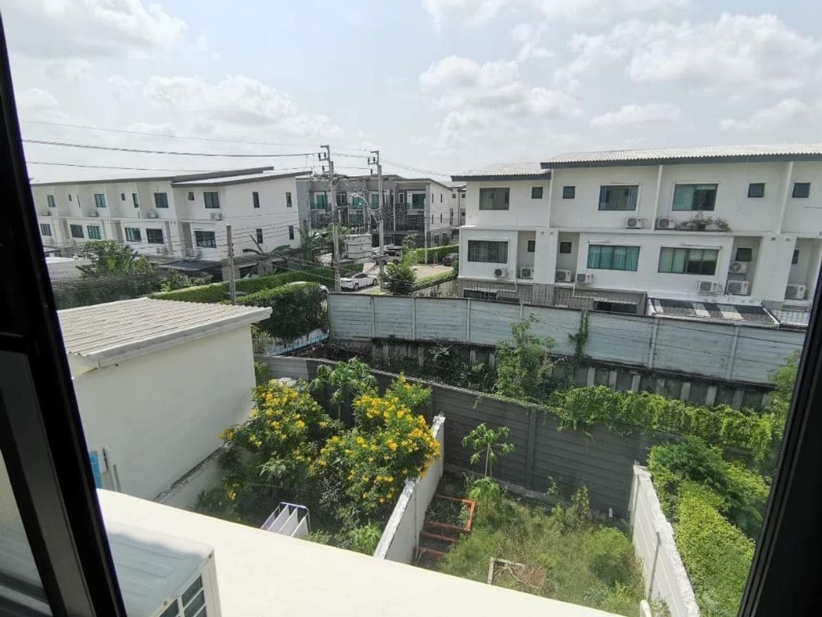 ขายทาวน์โฮมนนทบุรี บางใหญ่ บางบัวทอง : ขายทาวน์โฮม3ชั้น ที่ดินแปลงใหญ่ ทาวน์ อเวนิว เมิร์จ รัตนาธิเบศร์ 