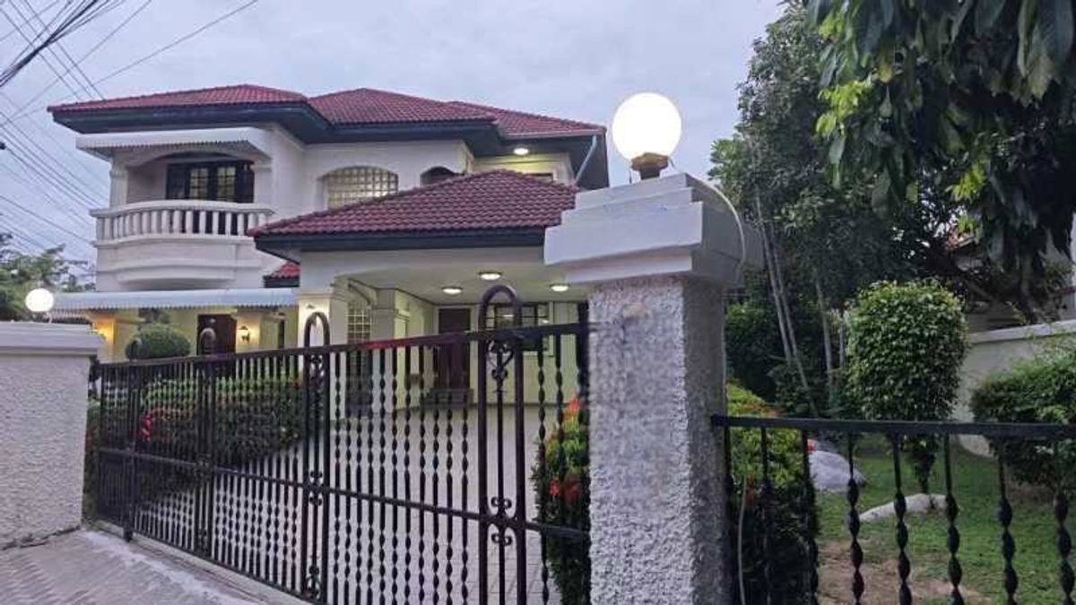 For SaleHouseSamut Prakan,Samrong : Single house for sale, corner house, quiet, 125 sq.w., Ladawan Village, Srinakarin, green lawn, friendly neighbors, only 15.98 million baht, lowest price in the project.