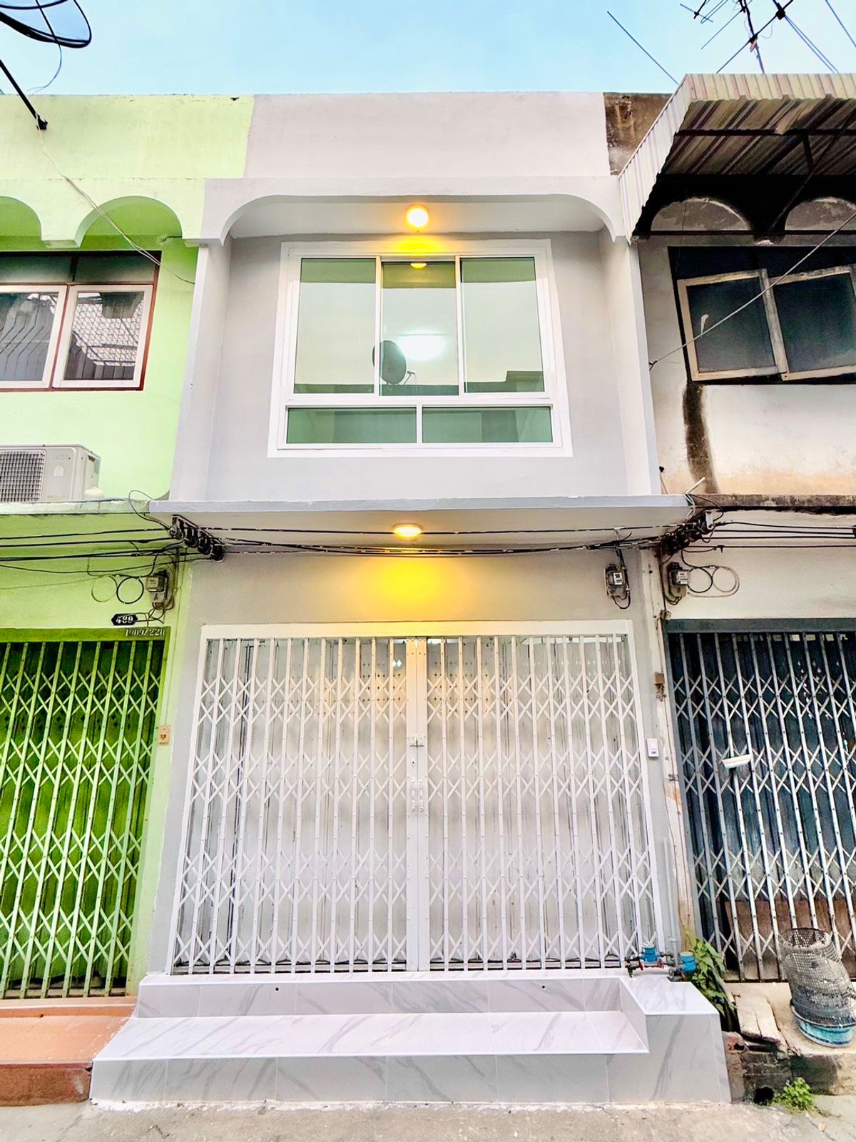 For SaleTownhomePinklao, Charansanitwong : House for sale in Soi Charan 65, good location, convenient transportation, near MRT Sirindhorn, Bang Bamru Subdistrict, Bang Phlat District