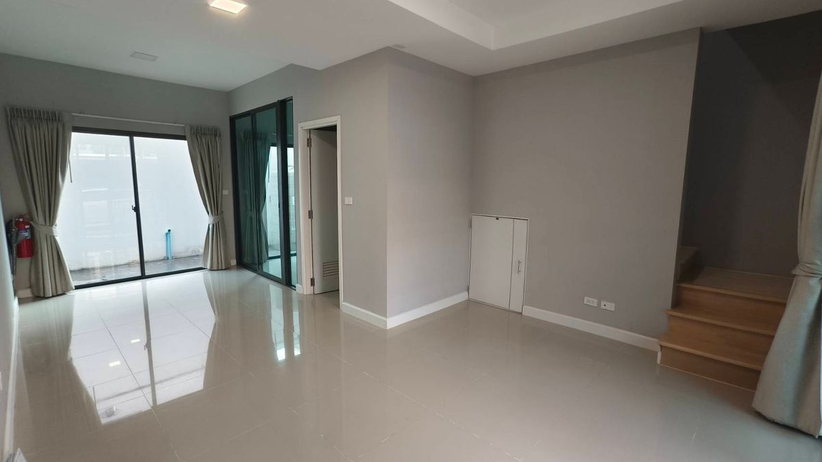 For SaleTownhome : ขายด่วน ‼︎ พาทิโอ ลาดกระบัง-มอเตอร์เวย์  ติดถนนหลวงแพ่ง เนื้อที่ 18 ตรว. ถูกสุดในโครงการ🔥🔥