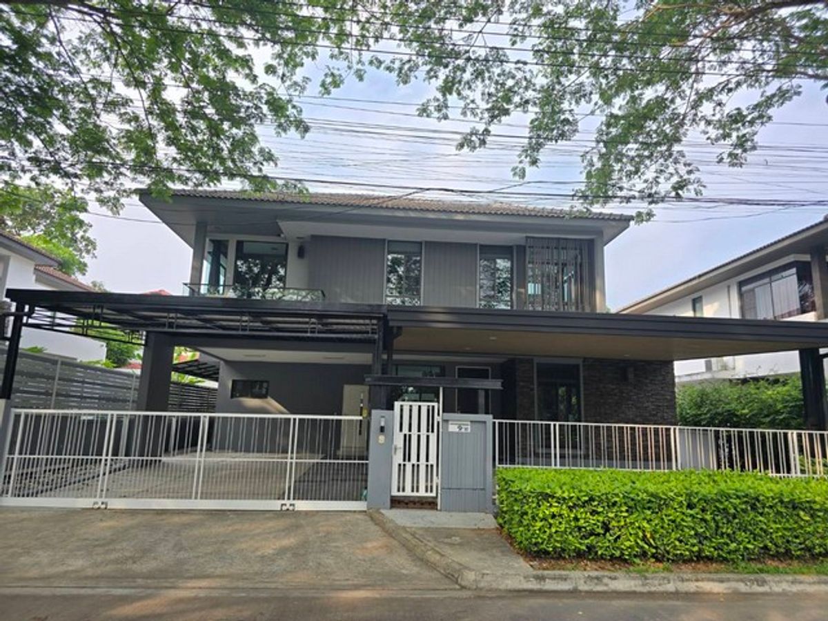 For SaleHouseNawamin, Ramindra : House for sale, Manthana Ram Inthra-Ring Road 80.6 sq.w., the largest house, the best location is on the main main main road near Fashion Island.