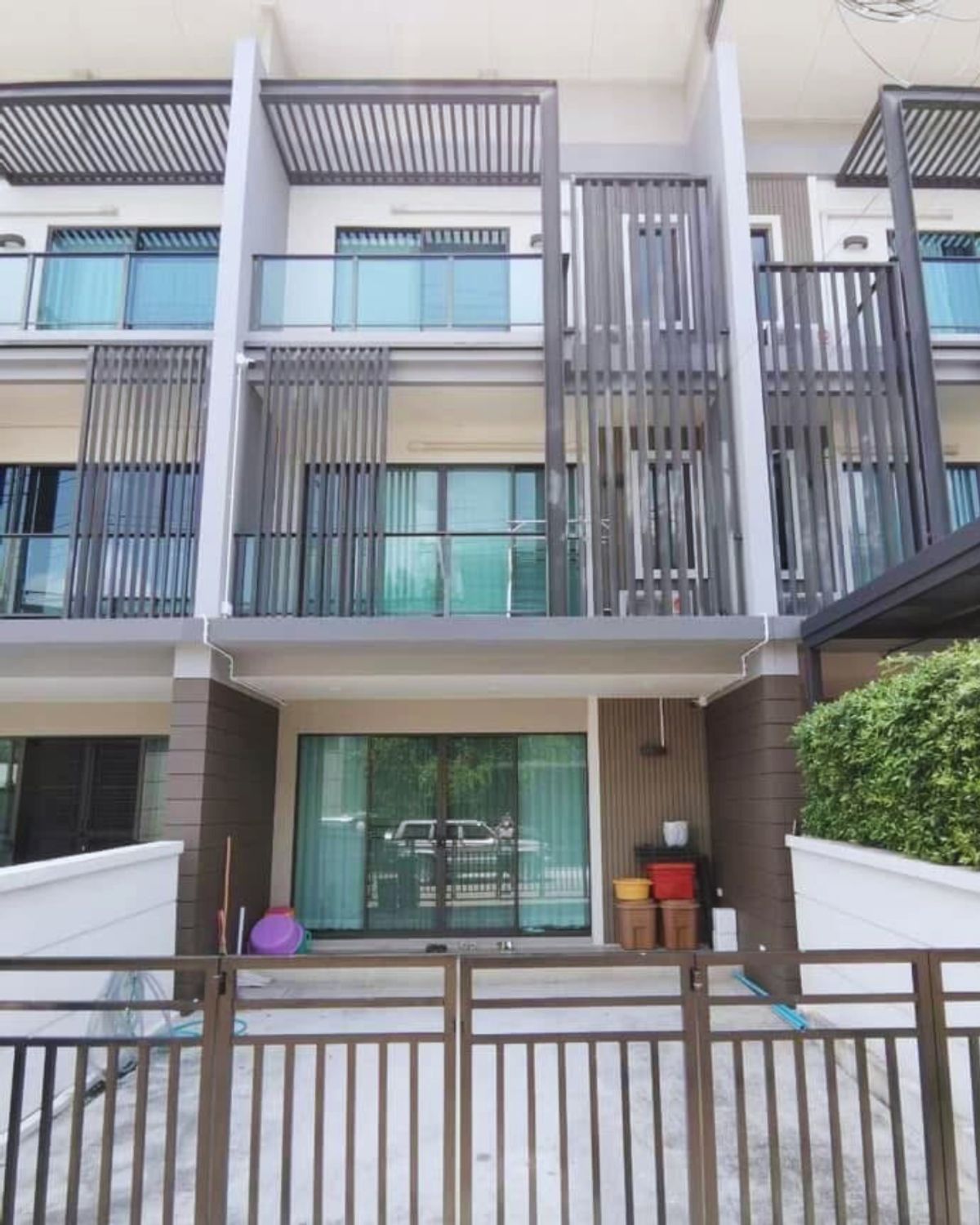 ขายทาวน์โฮมนนทบุรี บางใหญ่ บางบัวทอง : ขายทาวน์โฮม3ชั้น ที่ดินแปลงใหญ่ ทาวน์ อเวนิว เมิร์จ รัตนาธิเบศร์ 