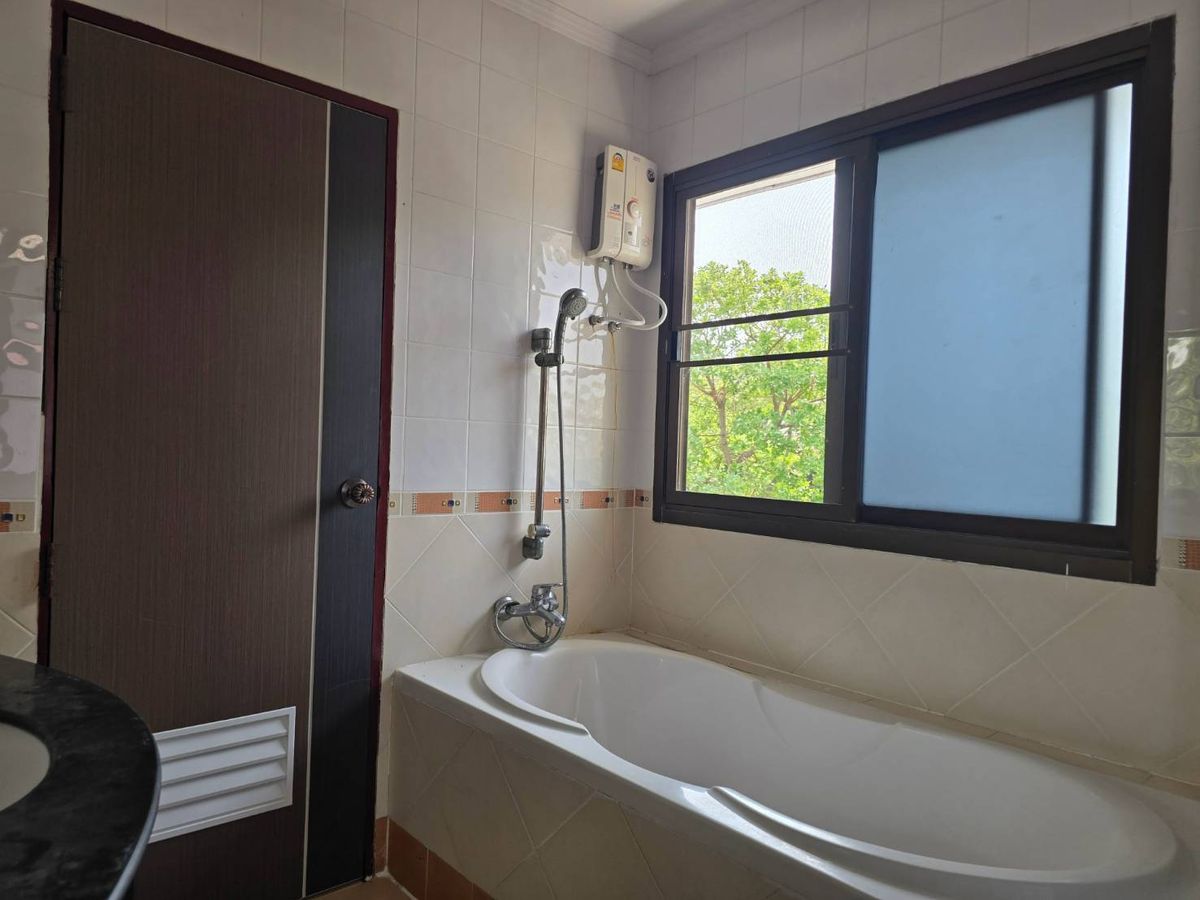 For SaleHouseRama 2, Bang Khun Thian : This summer is only worth it. In addition, solar cells on the roof help to save home electricity. Around the house, down to Micropol, 20 meters. The cheapest in the lamp  