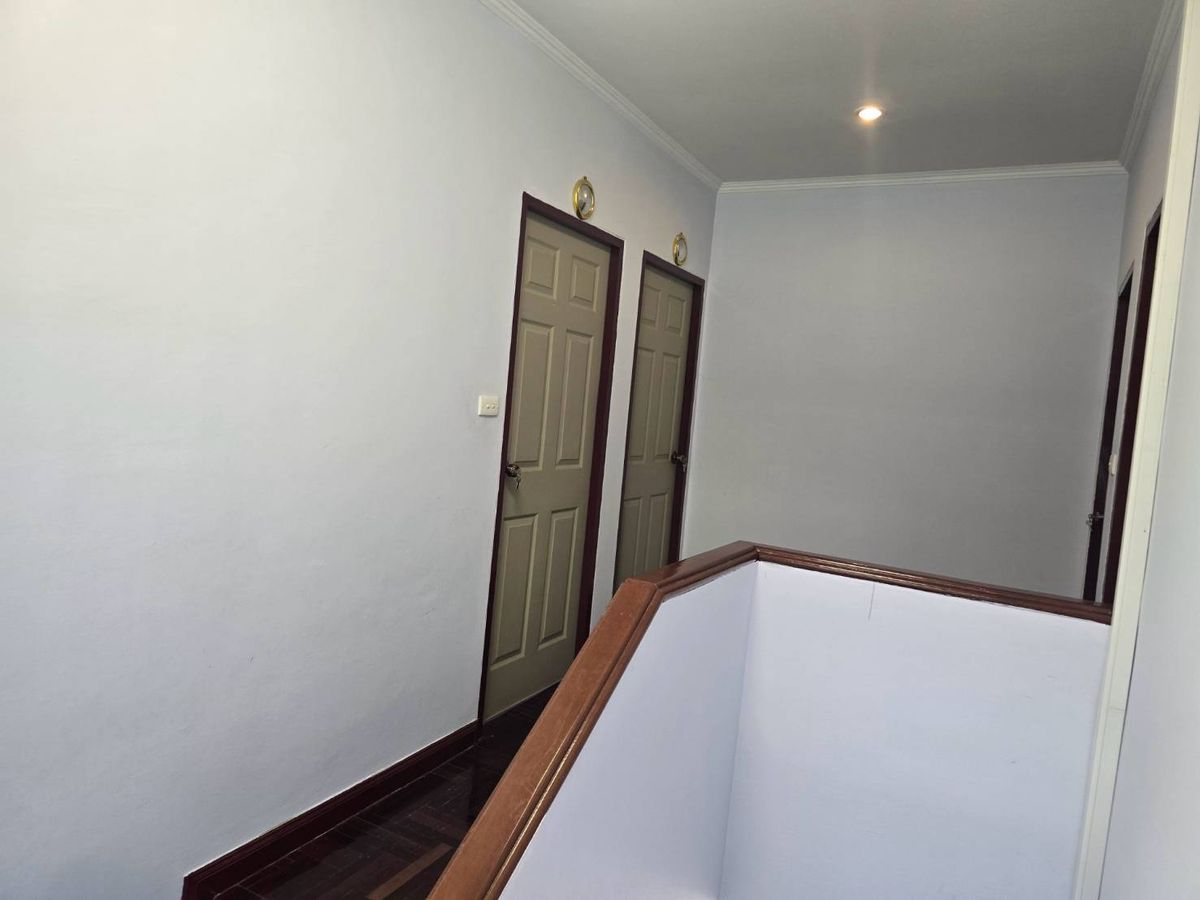 For SaleHouseRama 2, Bang Khun Thian : This summer is only worth it. In addition, solar cells on the roof help to save home electricity. Around the house, down to Micropol, 20 meters. The cheapest in the lamp  