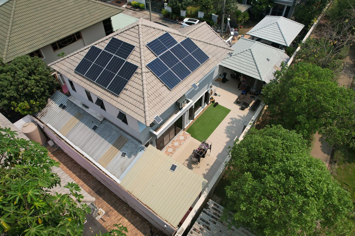ขายบ้านพระราม 2 บางขุนเทียน : ซัมเมอร์นี้มีแต่คุ้ม แถมโซล่าเซลล์บนหลังคาช่วยให้ประหยัดไฟบ้าน รอบบ้านลงไมโครไพล์20เมตร ถูกสุดๆในโครางการ