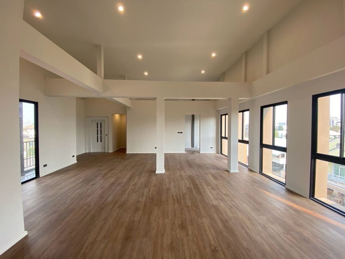 ขายทาวน์โฮมโชคชัย4 ลาดพร้าว71 : หลังสุดท้าย !! Britton Ladprao 41 หลังใหญ่ ขนาด 446.68 Sq.m ใกล้รถไฟฟ้า เดินทางสะดวก เพียง 20.9 MB เท่านั้น !!!