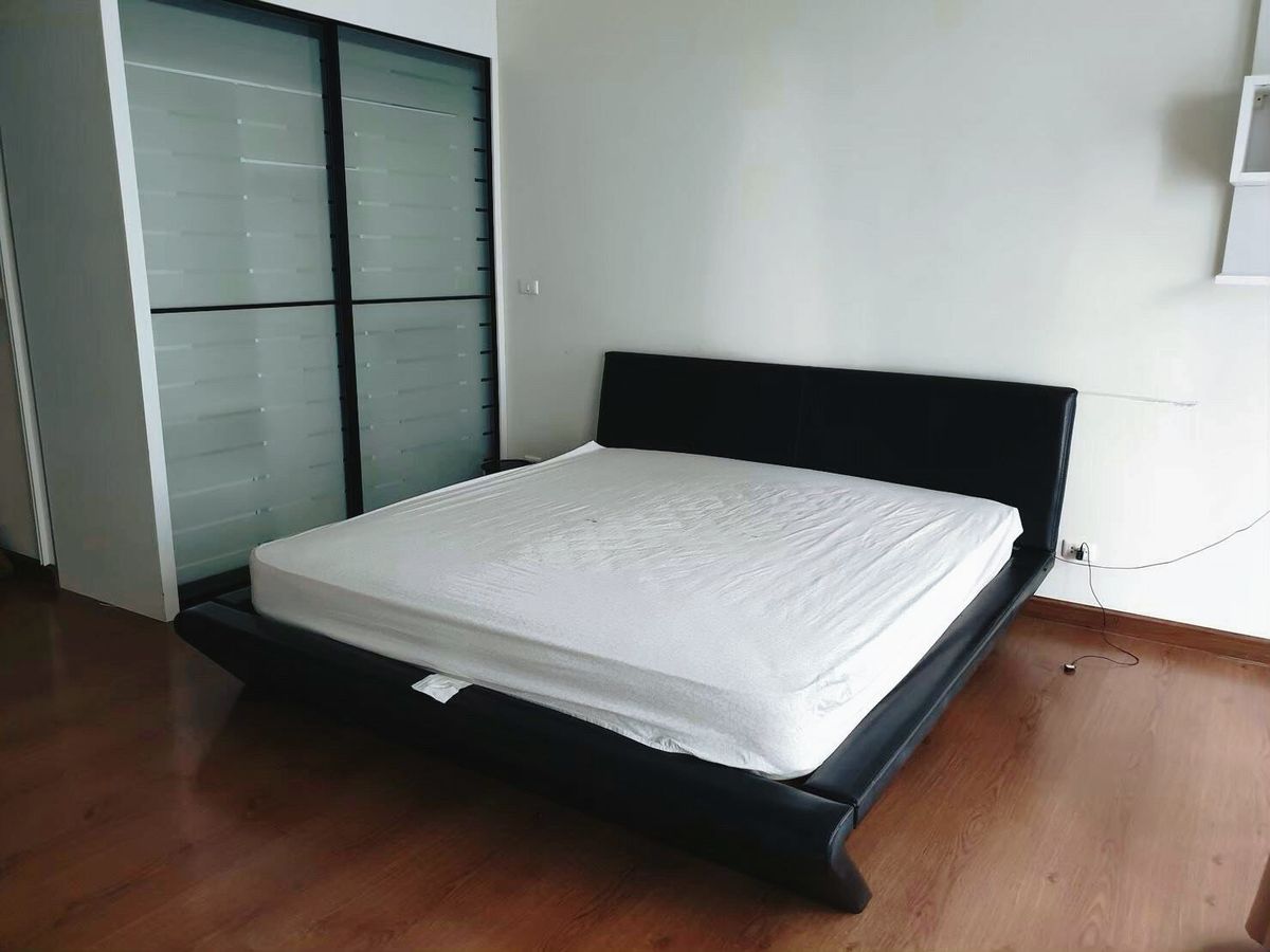 For SaleCondoRatchathewi,Phayathai : Condo for sale in Siam near BTS Ratchathewi (350 m/5 minutes). Interested in negotiating @condobkk (with @) Code H32948