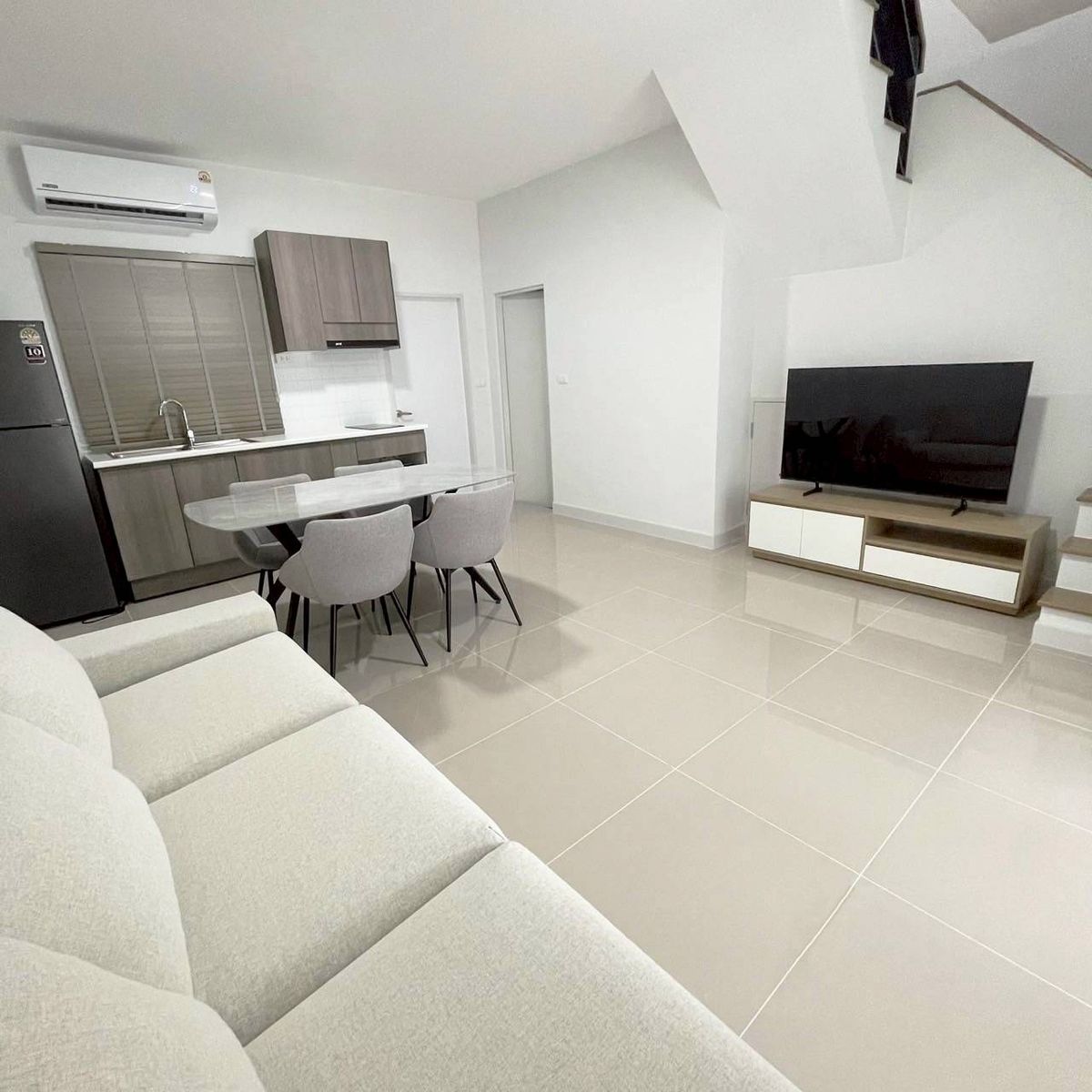 For RentTownhomeBangna, Bearing, Lasalle : 🔴𝟯𝟱, 𝟬𝟬𝟬 🔴 Townhome Pleano Sukhumvit - Bangna 2 ✅ Beautiful house, good location, near the mall 🎉🎉 Happy to service 🙏 Interested to say hello (very fast answer): 📱 Property code 6803-2402 📱: ID LINE:@bbcondo88