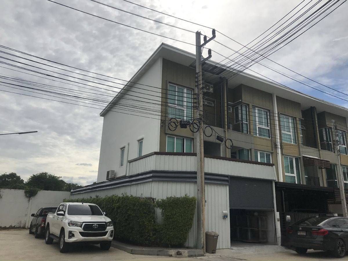 ให้เช่าทาวน์โฮมปทุมธานี รังสิต ธรรมศาสตร์ : ให้เช่าทาวน์โฮม เบล็สทาวน์ ศรีสมาน-ติวานนท์ ใกล้ โรงเรียนสาธิตปทุม เพียง 3 นาที