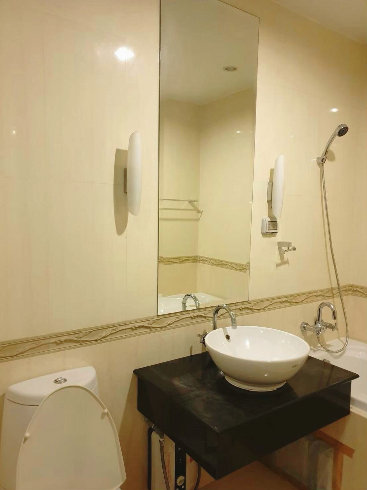 For SaleCondoRatchathewi,Phayathai : Condo for sale in Siam near BTS Ratchathewi (350 m/5 minutes). Interested in negotiating @condobkk (with @) Code H32948